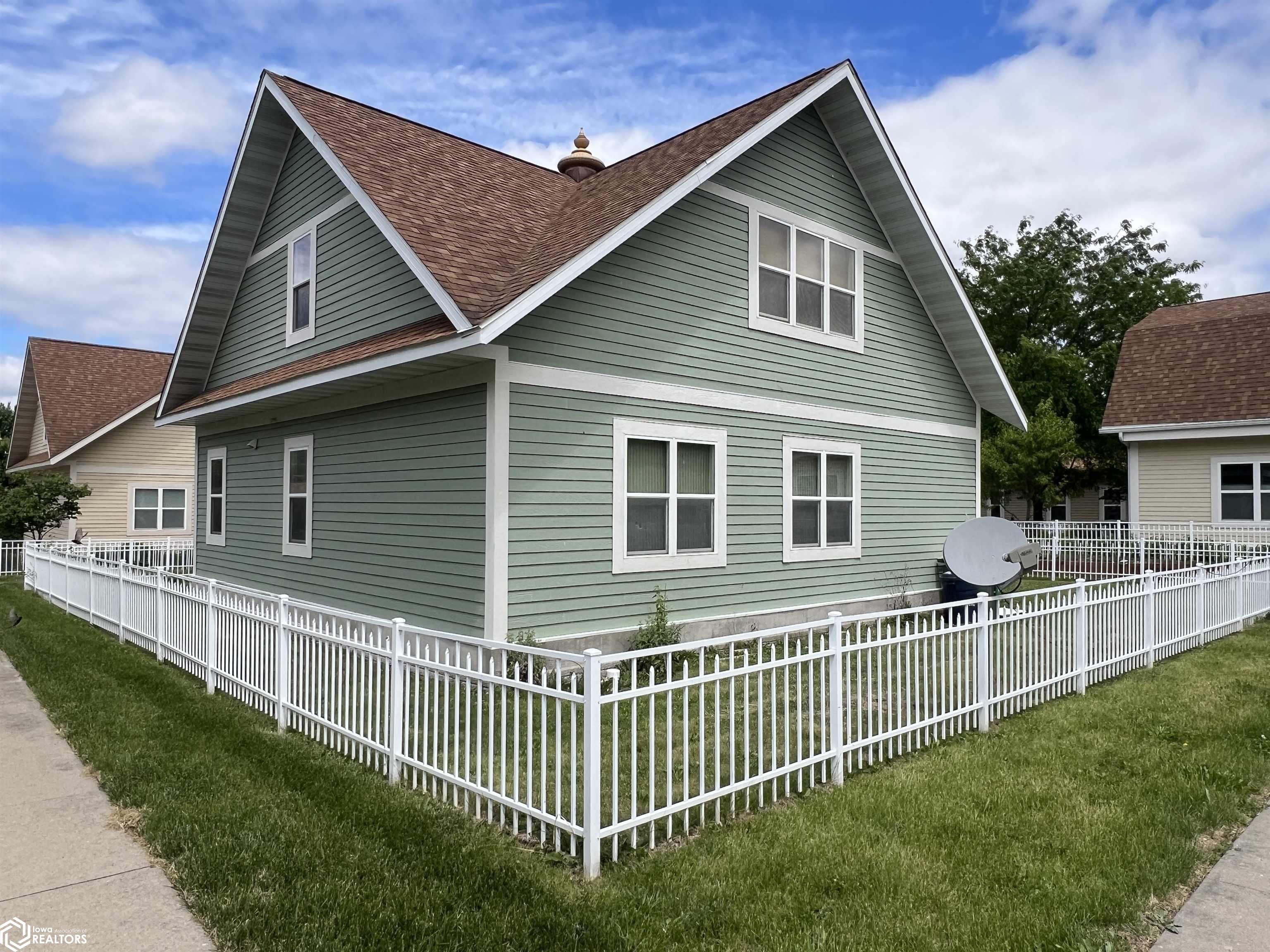 52 E Golden Lane, Fairfield, Iowa image 3