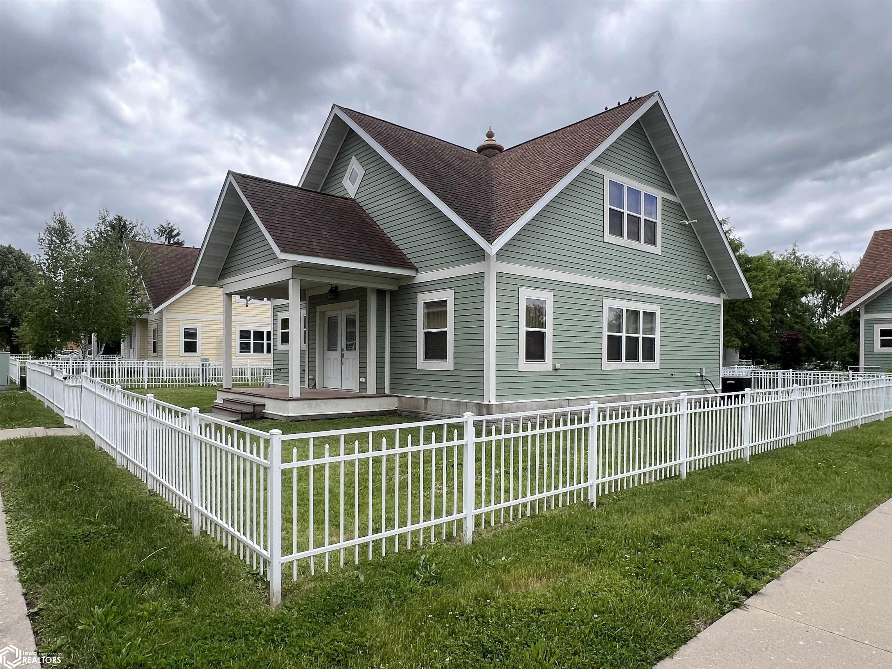 52 E Golden Lane, Fairfield, Iowa image 4