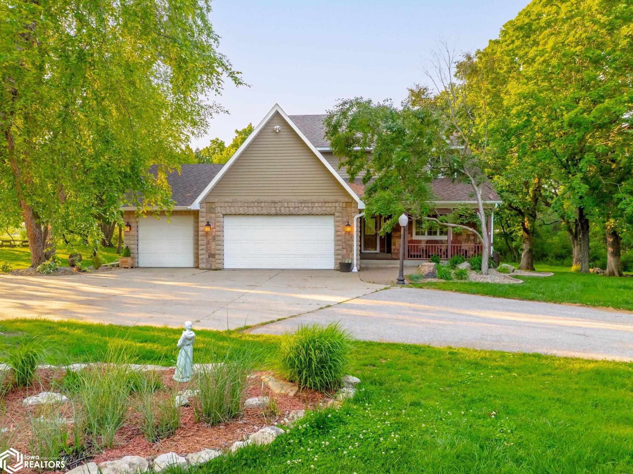 30 Burr Oak Lane, Mason City, Iowa image 1