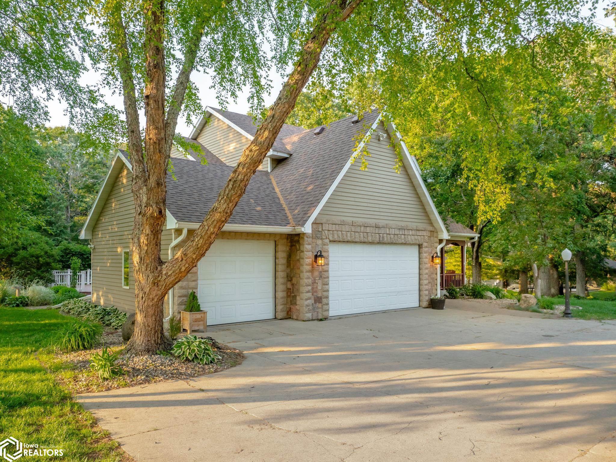 30 Burr Oak Lane, Mason City, Iowa image 2
