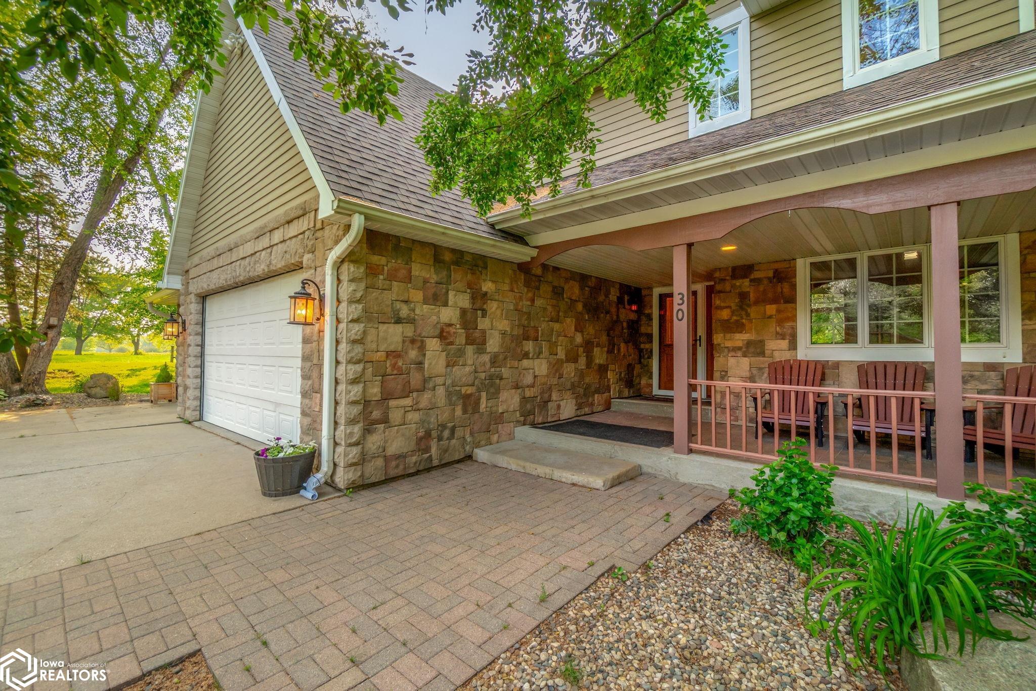 30 Burr Oak Lane, Mason City, Iowa image 3