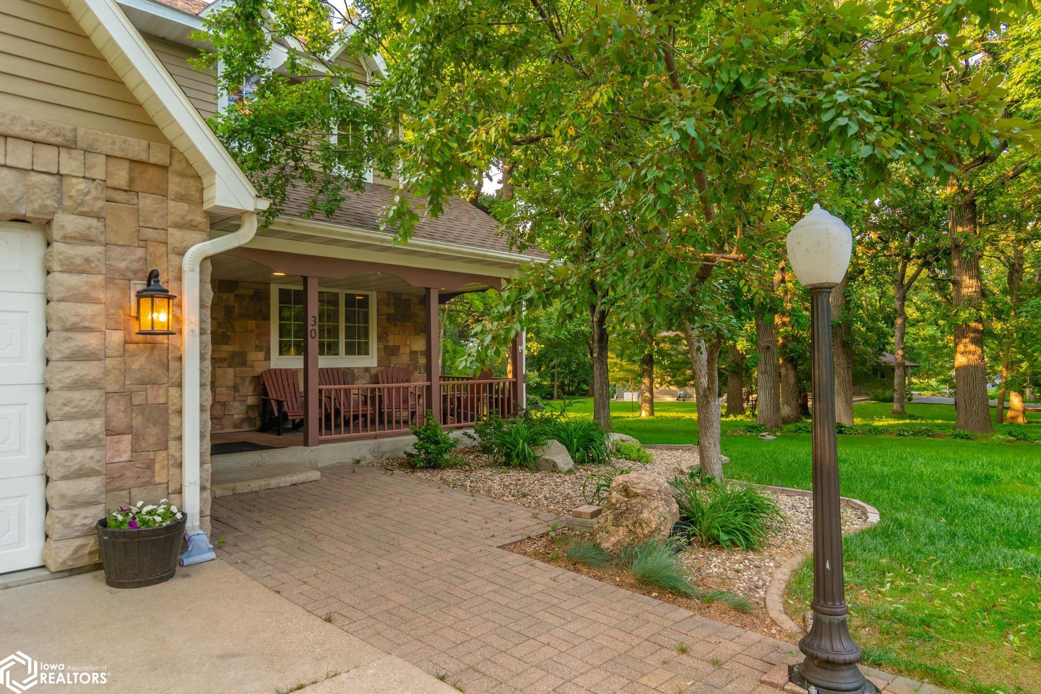 30 Burr Oak Lane, Mason City, Iowa image 4