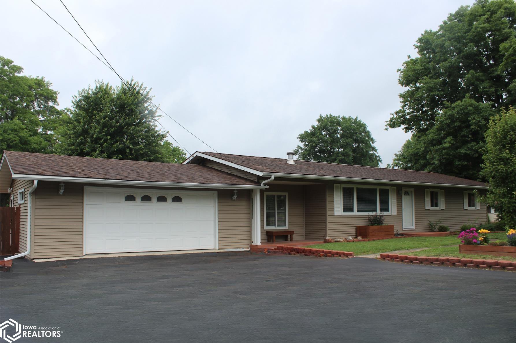 219 Hillcrest Drive, Hamilton, Illinois image 1