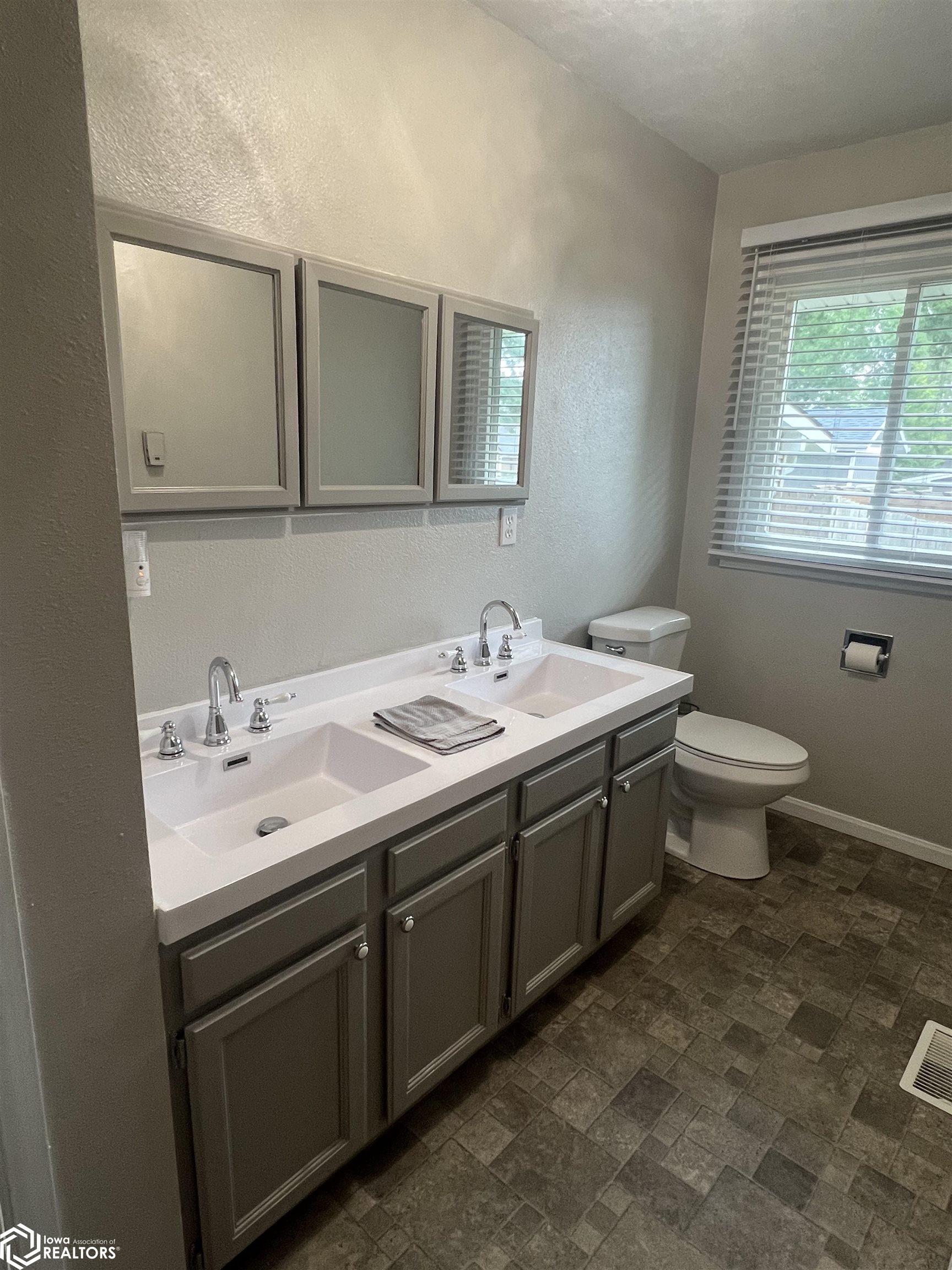 219 Hillcrest Drive, Hamilton, Illinois image 7