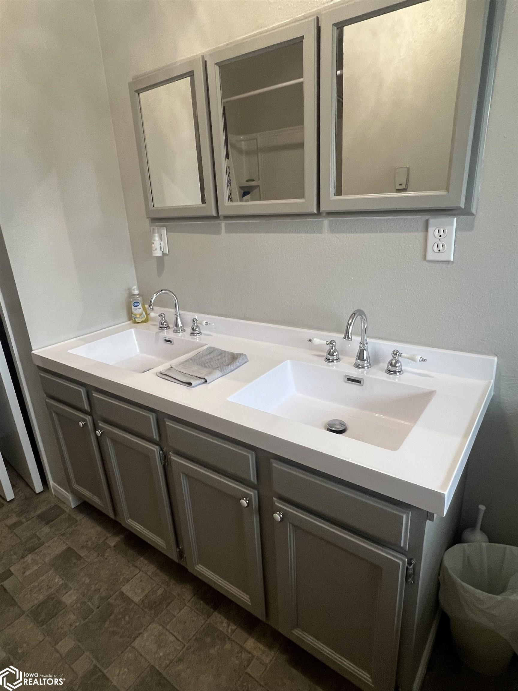 219 Hillcrest Drive, Hamilton, Illinois image 8