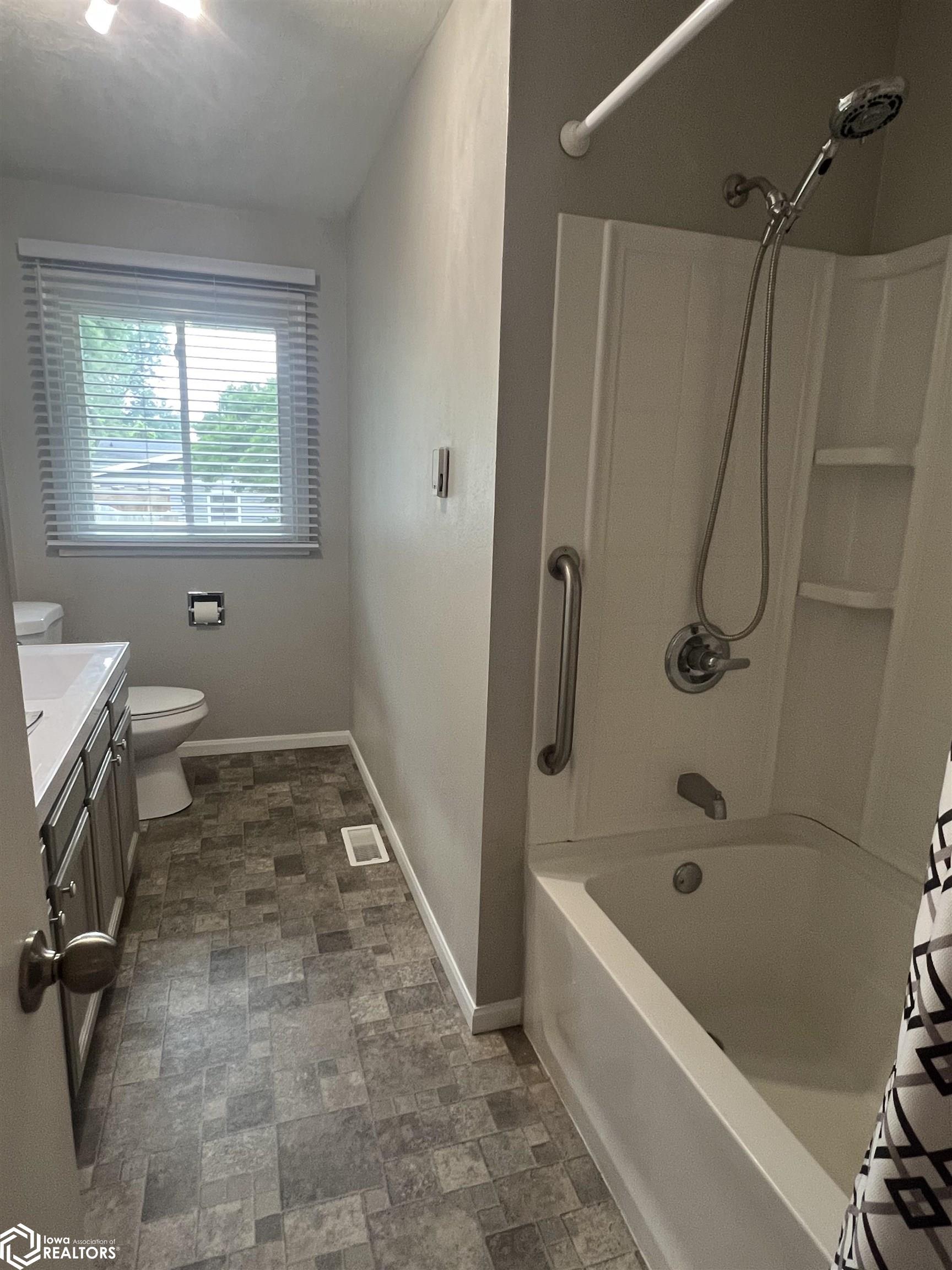 219 Hillcrest Drive, Hamilton, Illinois image 9