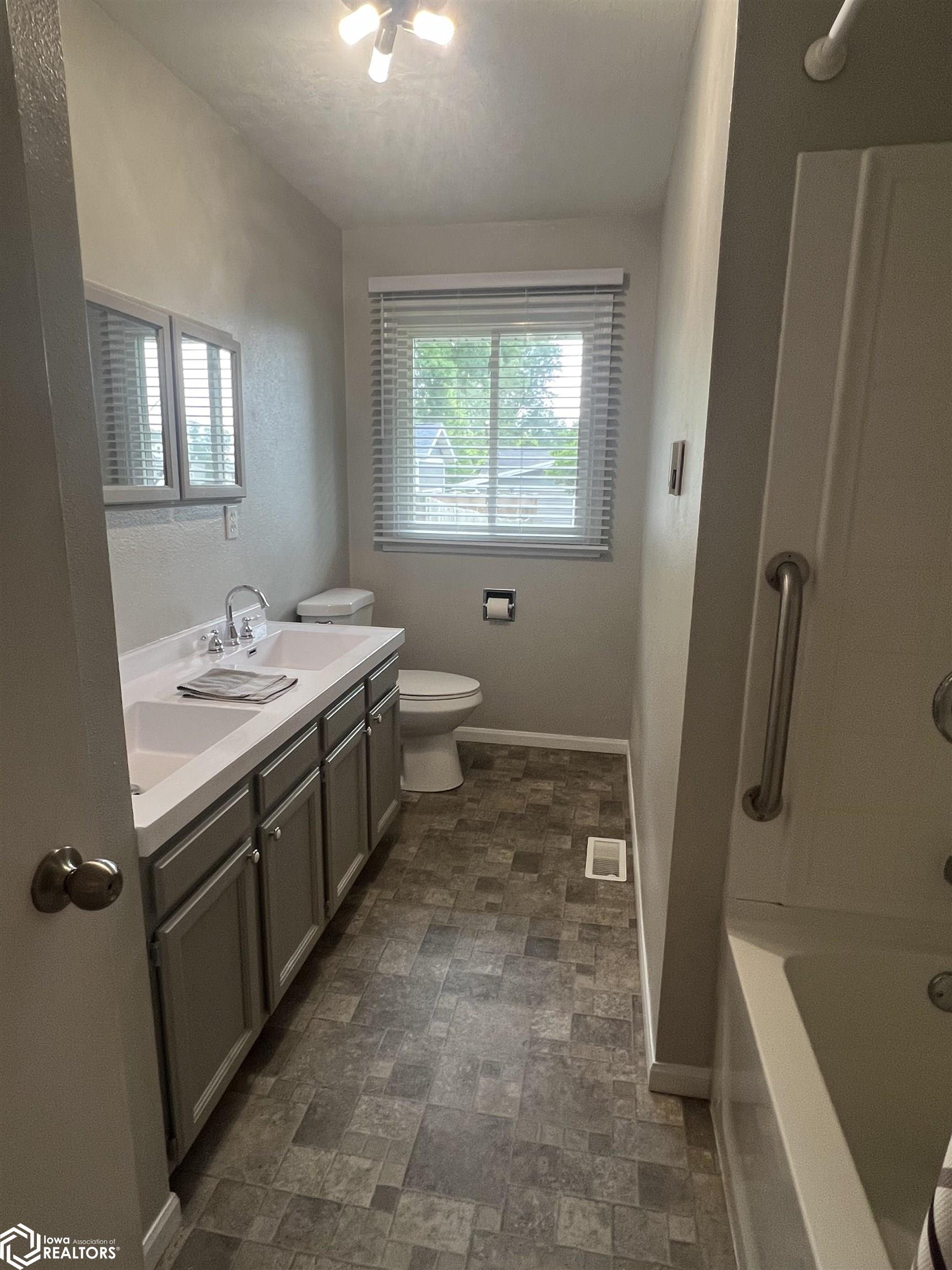 219 Hillcrest Drive, Hamilton, Illinois image 10