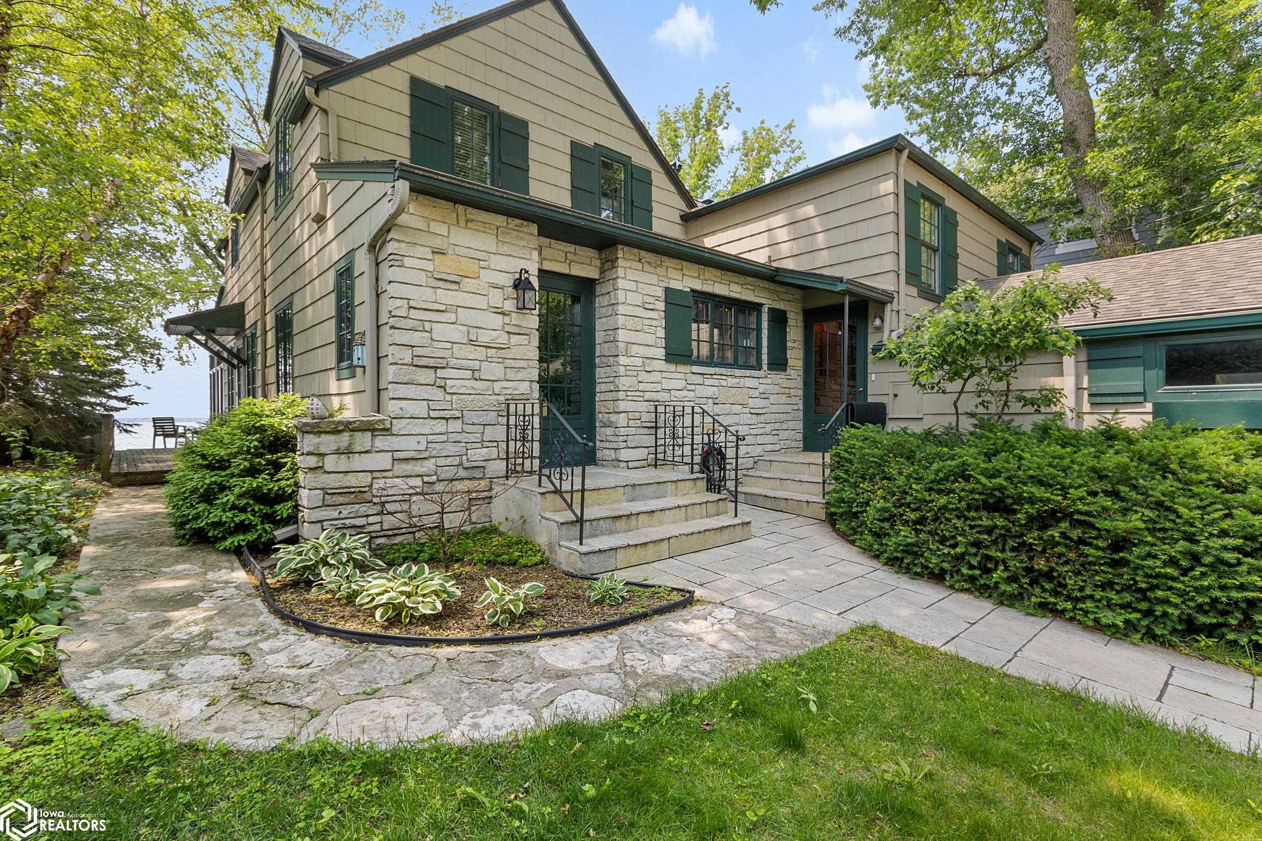 533 N Shore Dr, Clear Lake, Iowa image 2