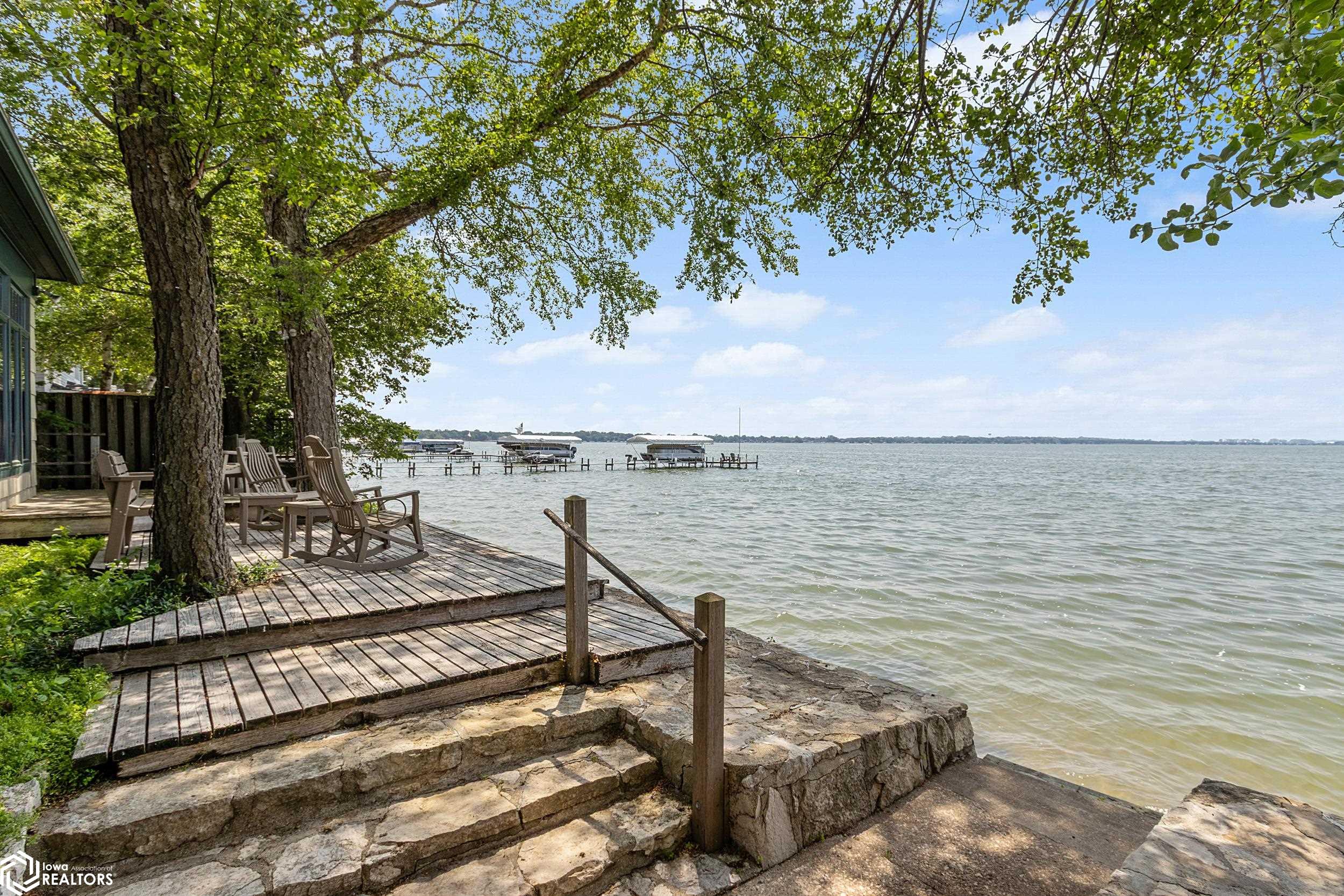 533 N Shore Dr, Clear Lake, Iowa image 3