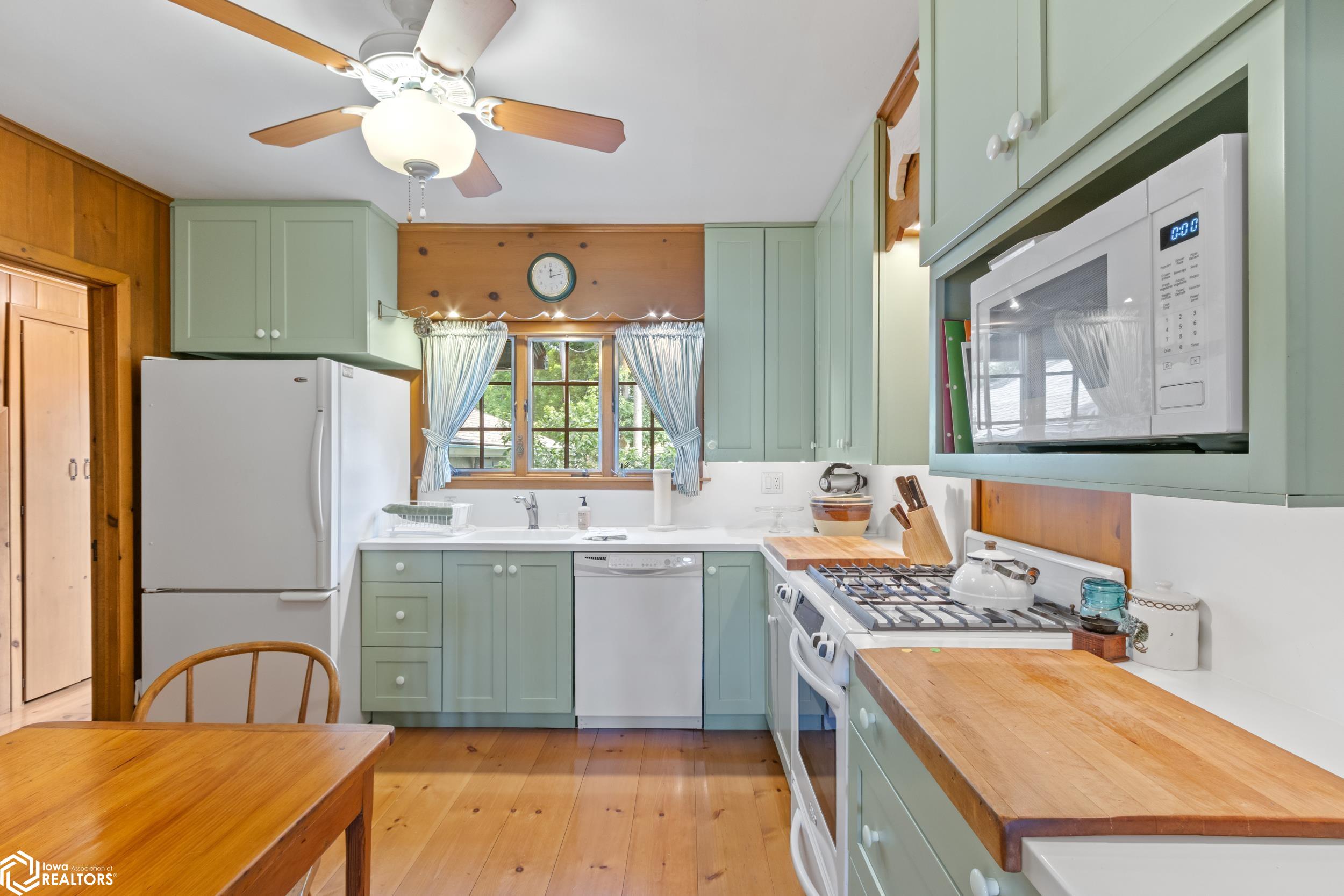 533 N Shore Dr, Clear Lake, Iowa image 23