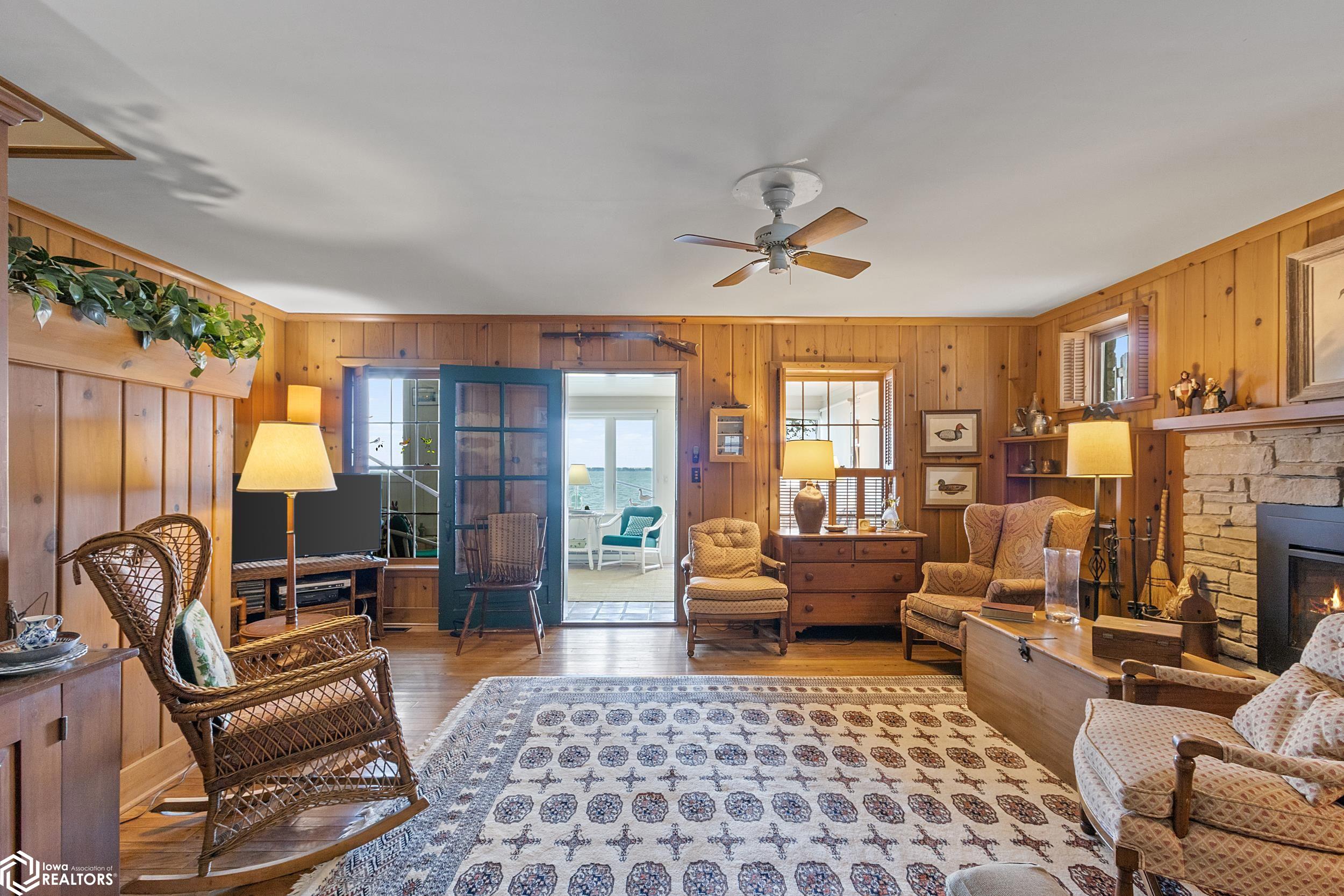 533 N Shore Dr, Clear Lake, Iowa image 29