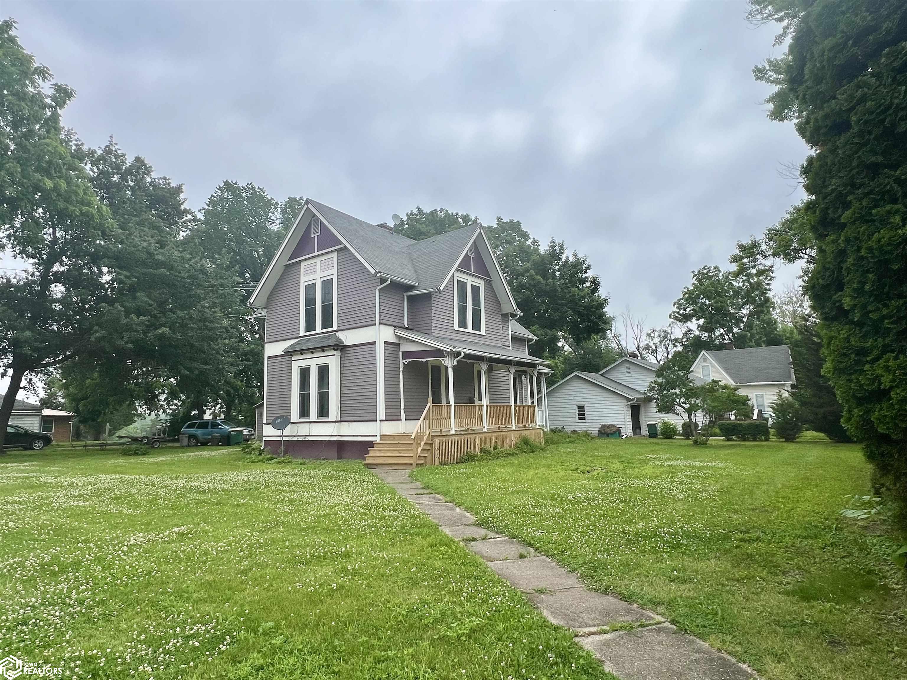 201 E Kirkwood Avenue, Fairfield, Iowa image 2