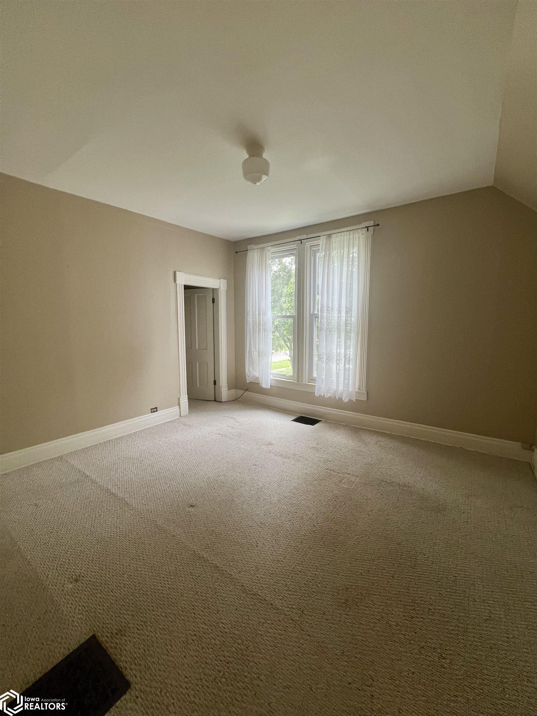 201 E Kirkwood Avenue, Fairfield, Iowa image 33