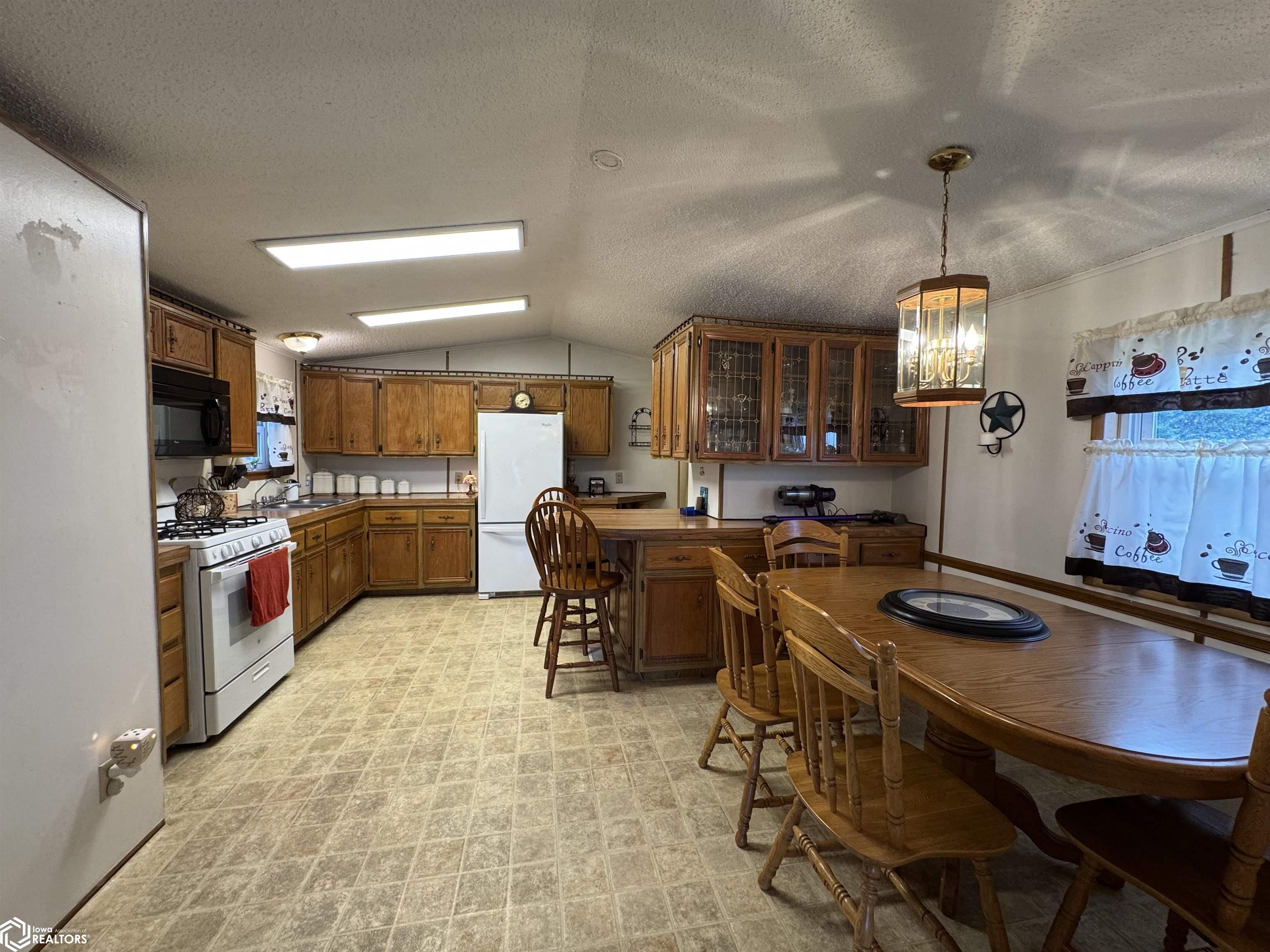 15310 465th Street, Mystic, Iowa image 3