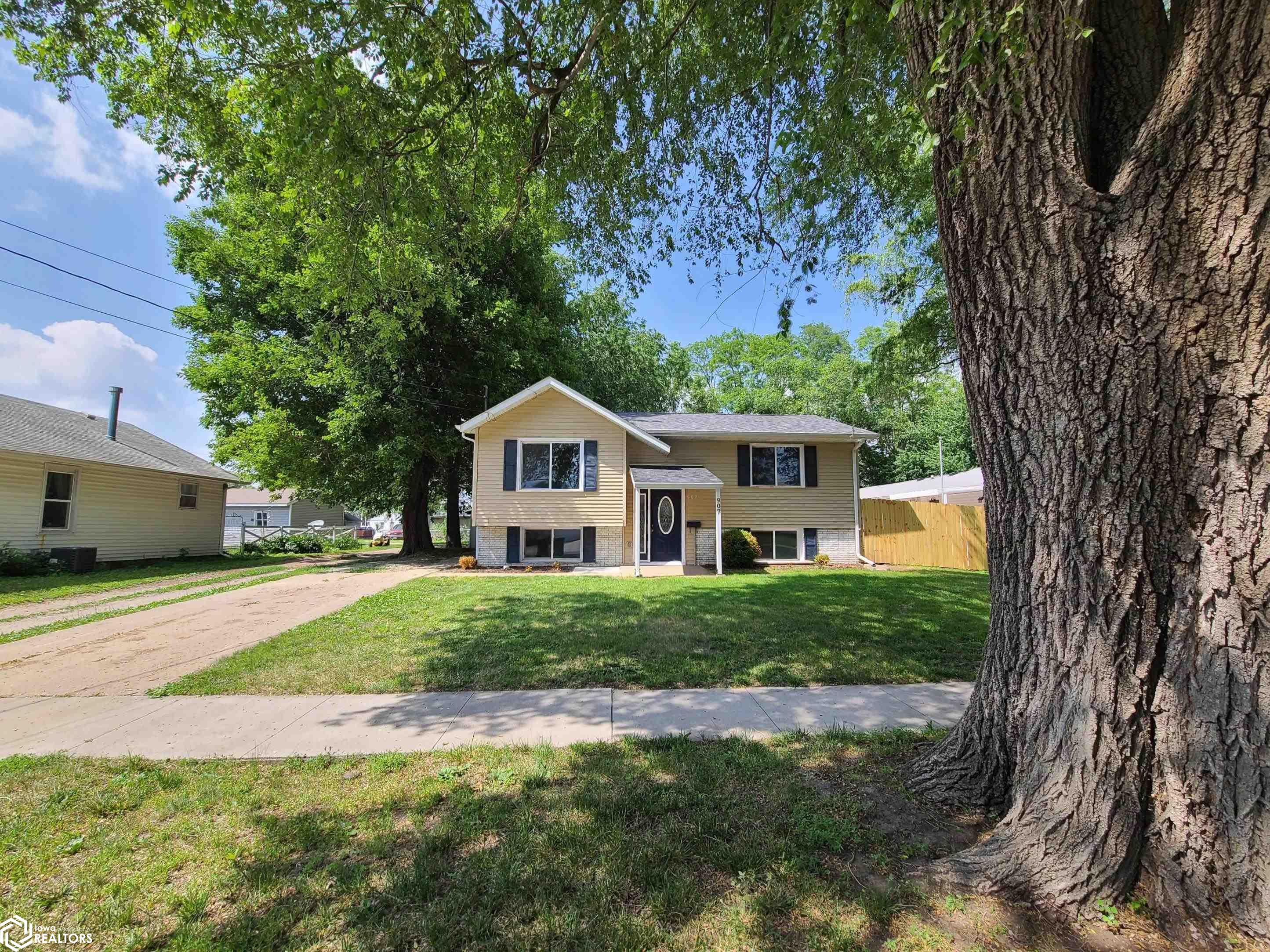 907 D Avenue, Oskaloosa, Iowa image 2