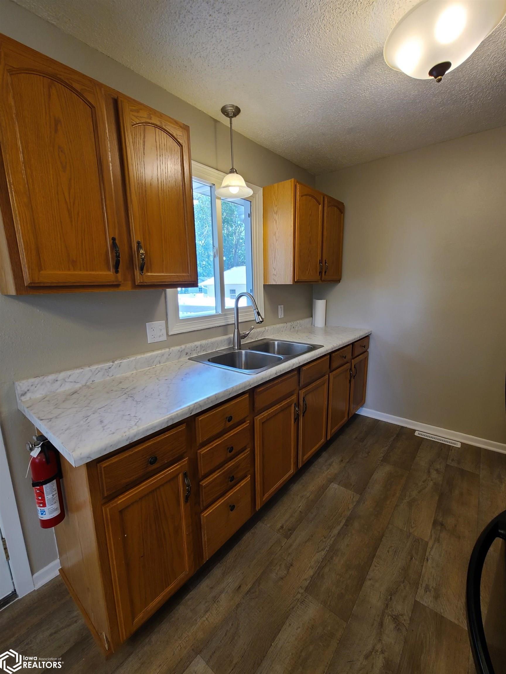 907 D Avenue, Oskaloosa, Iowa image 11
