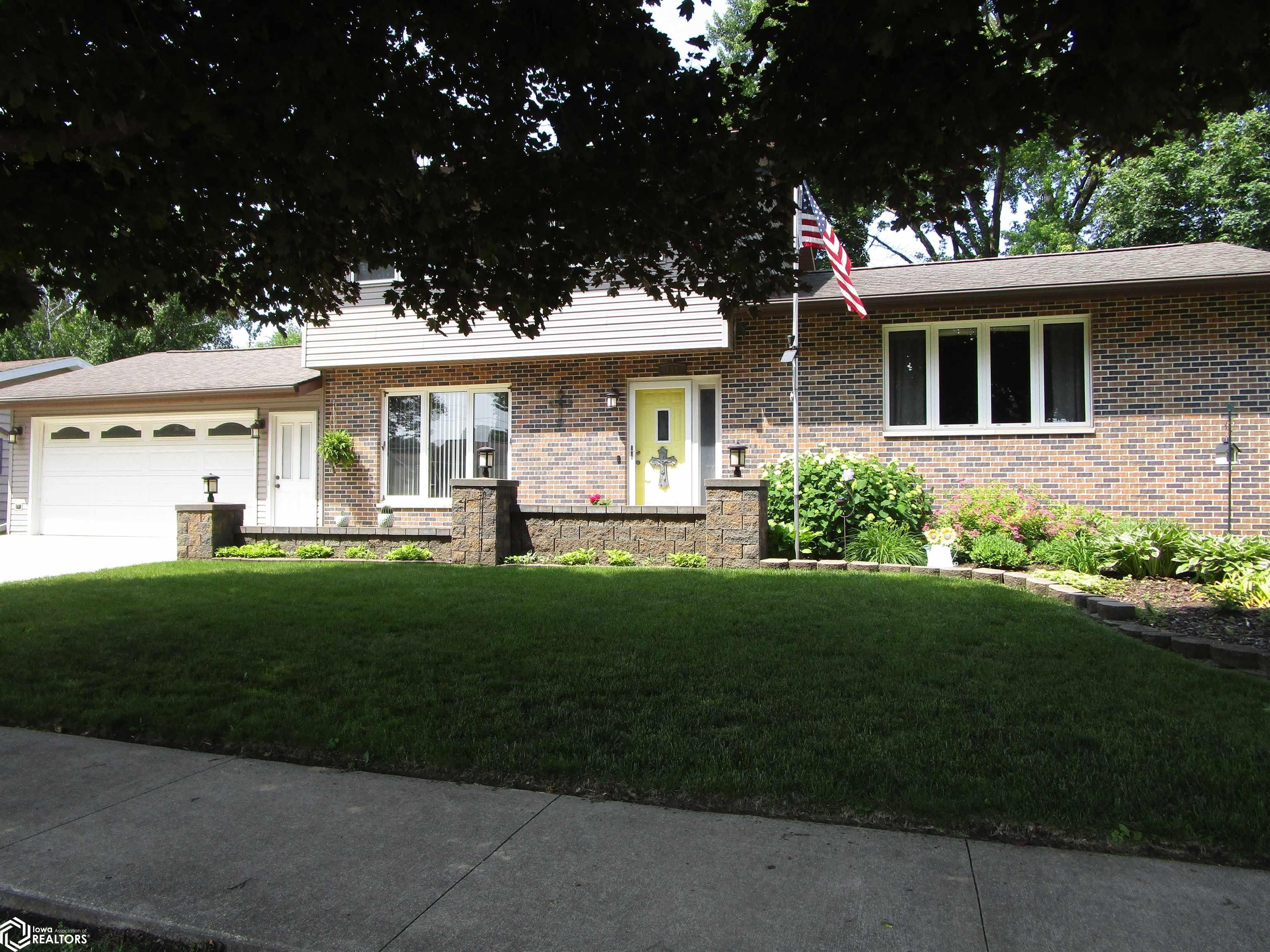 111 Slayton, Iowa Falls, Iowa image 2
