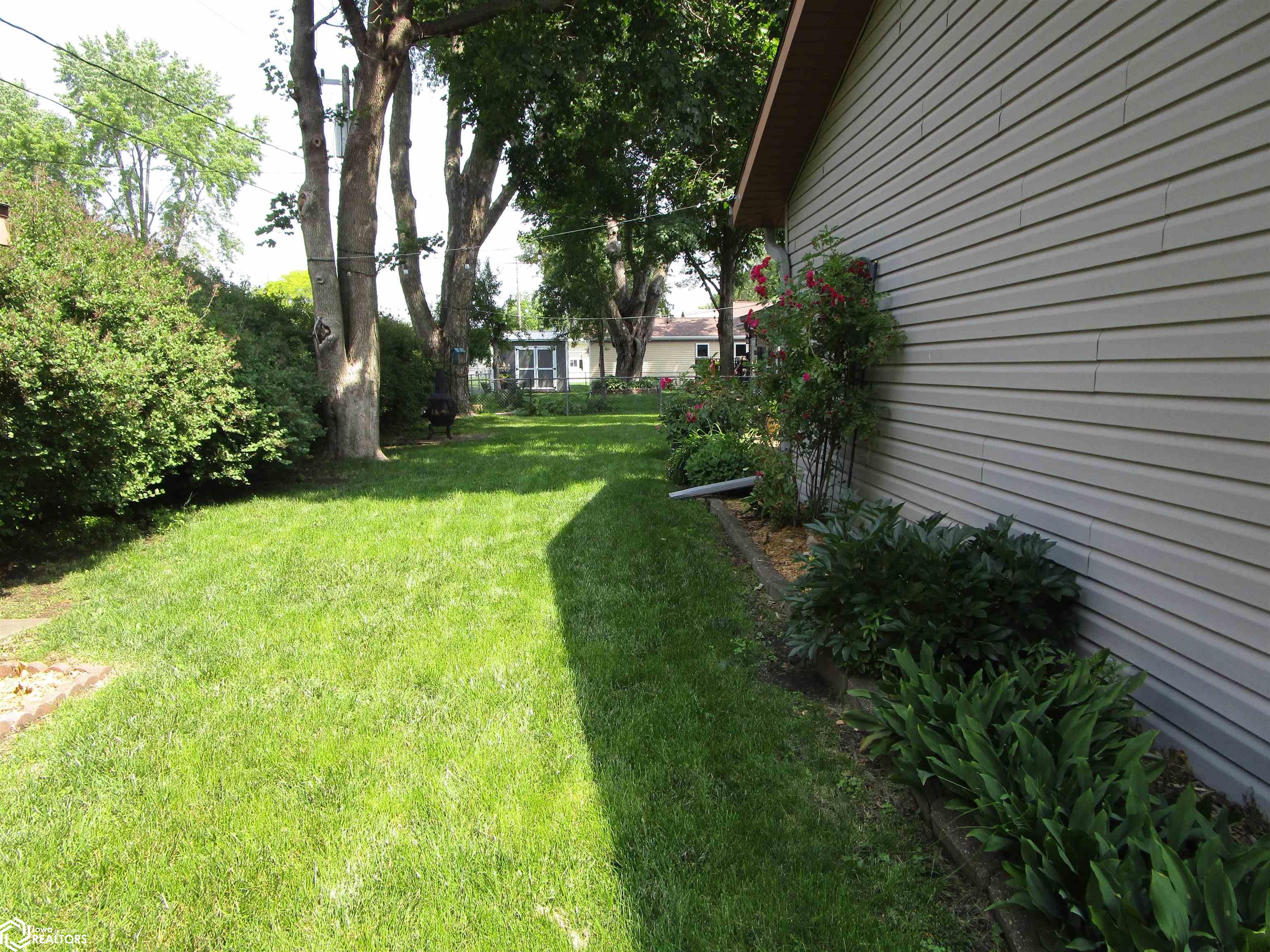 111 Slayton, Iowa Falls, Iowa image 3