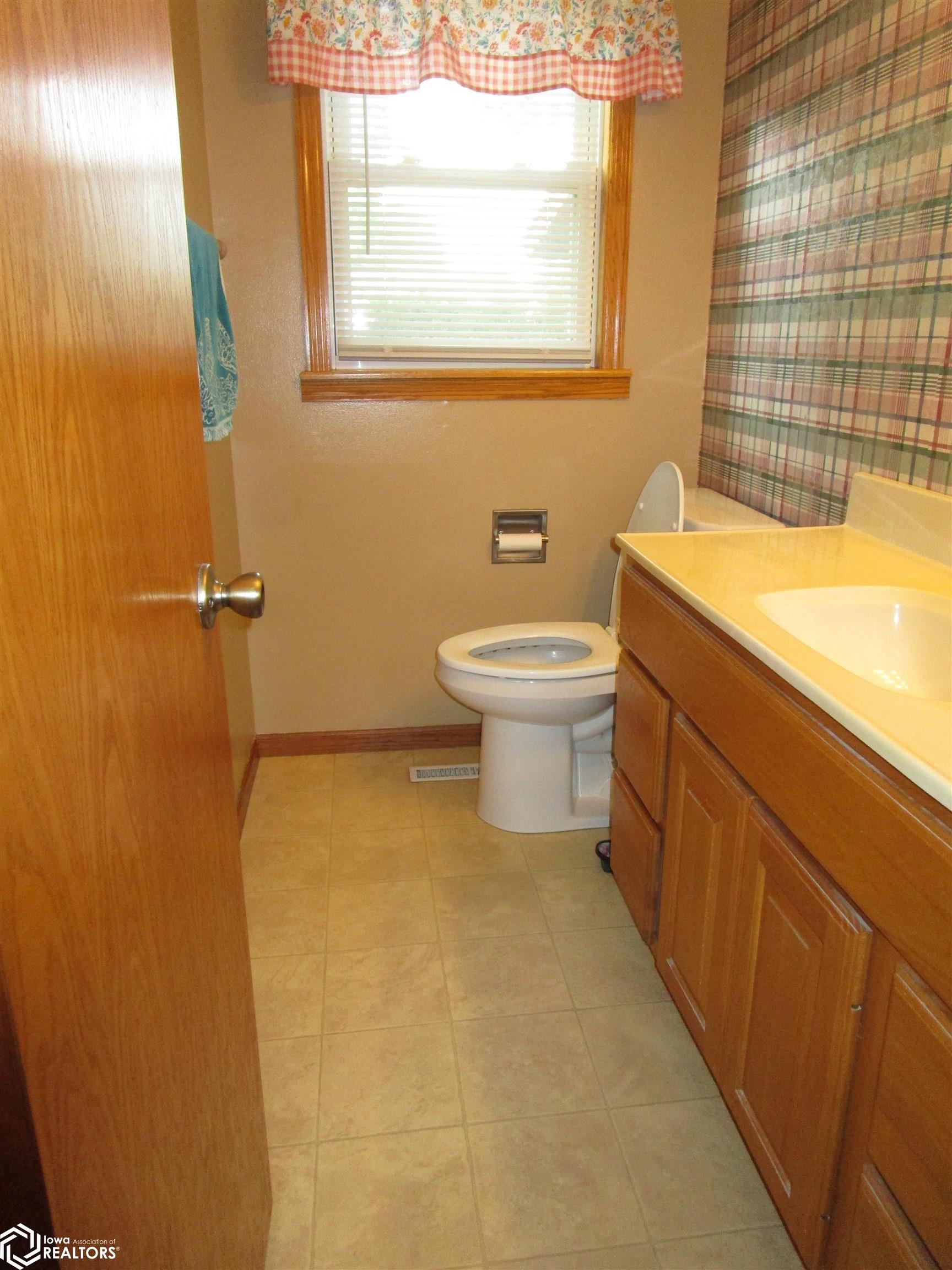 111 Slayton, Iowa Falls, Iowa image 23