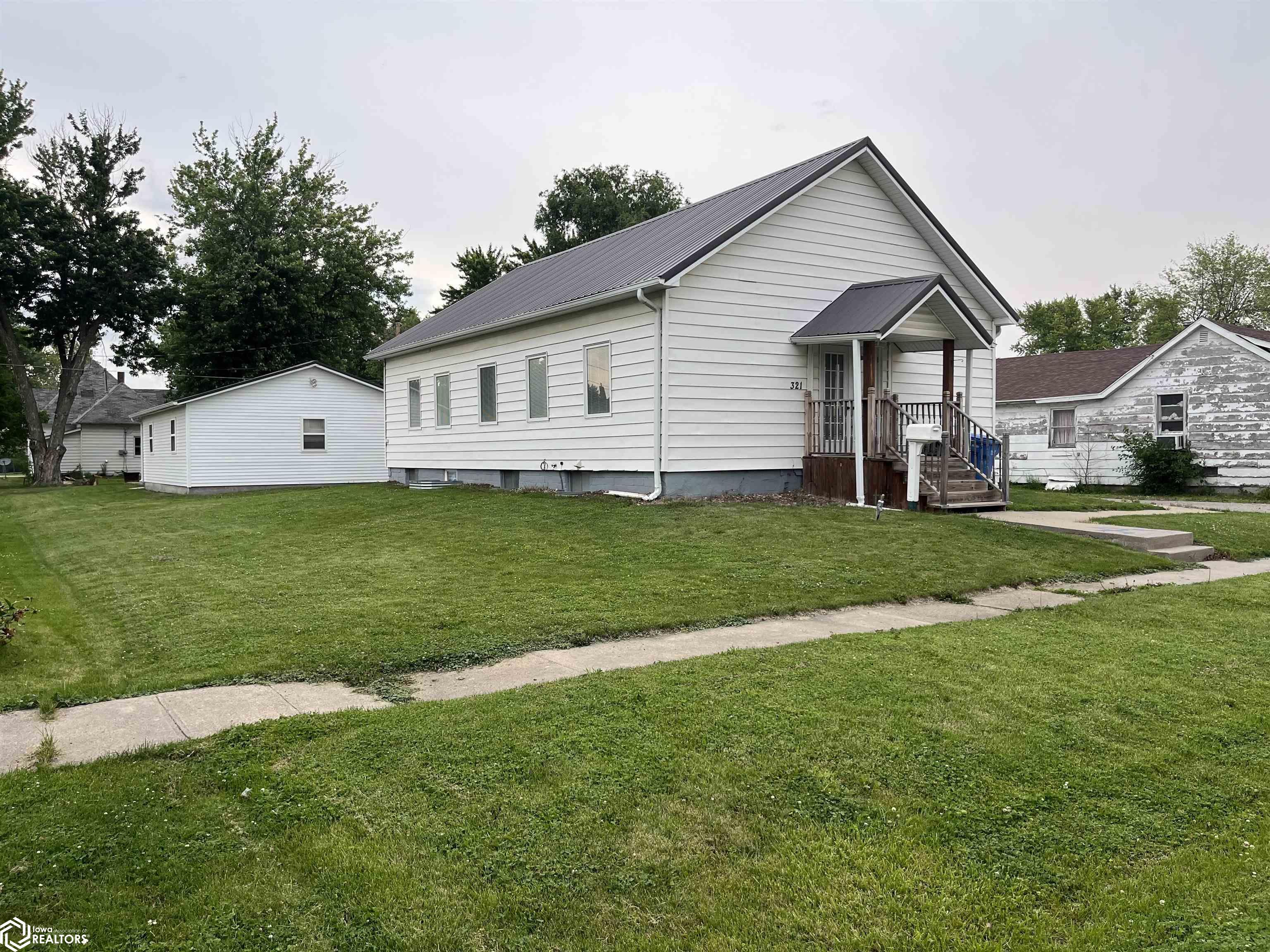 321 3rd Avenue, Albia, Iowa image 1