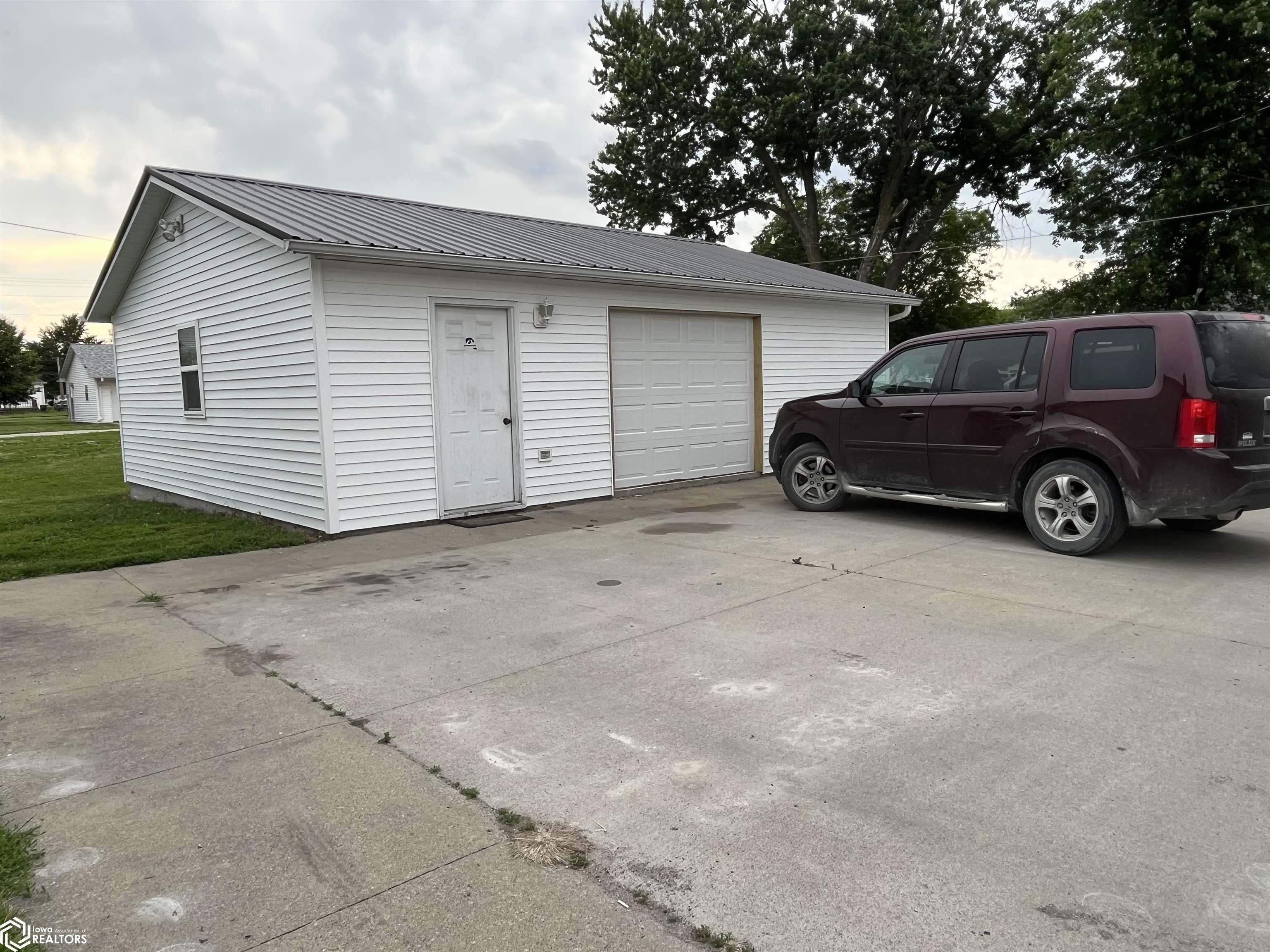 321 3rd Avenue, Albia, Iowa image 29