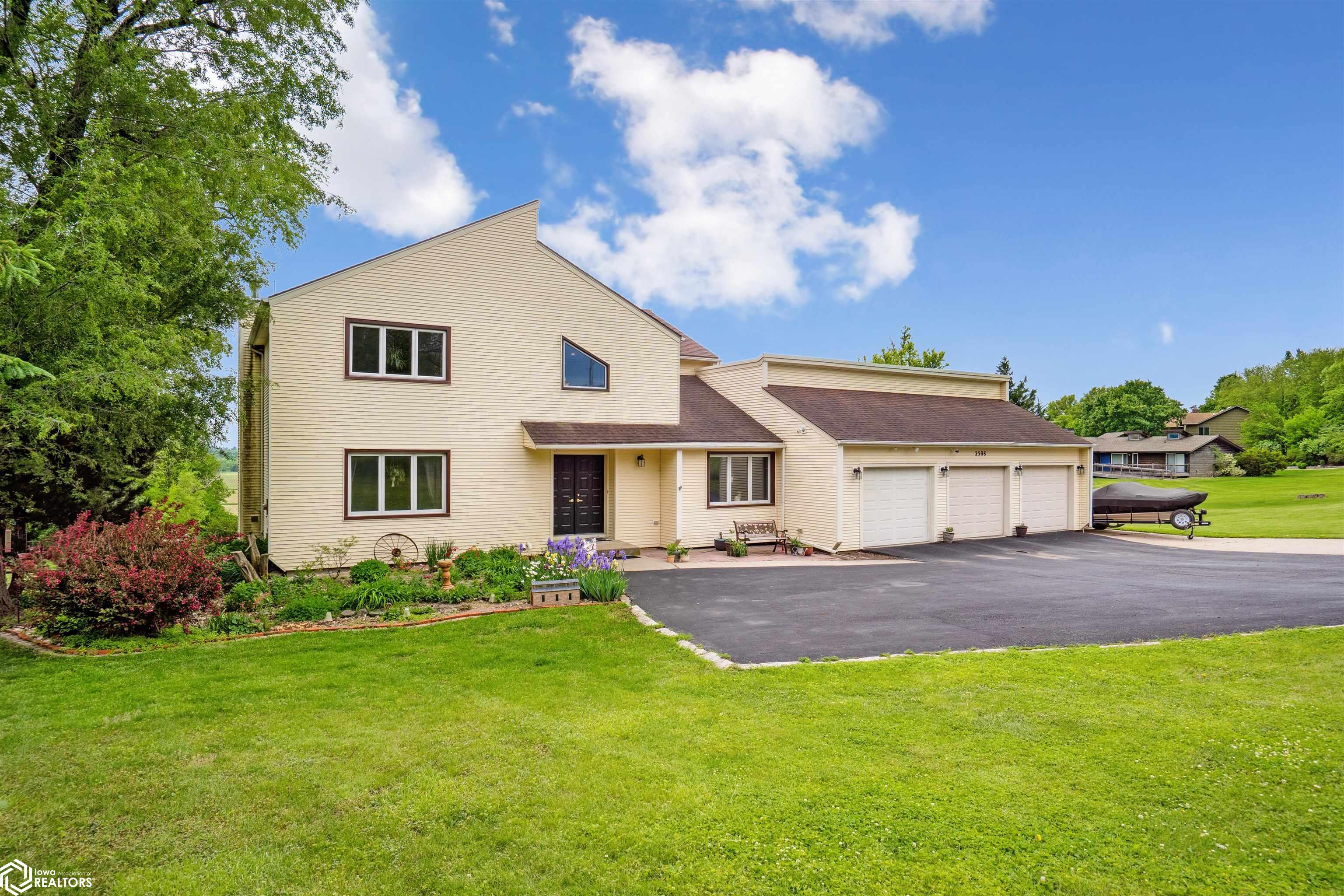 2508 W Lincoln Way, Marshalltown, Iowa image 3