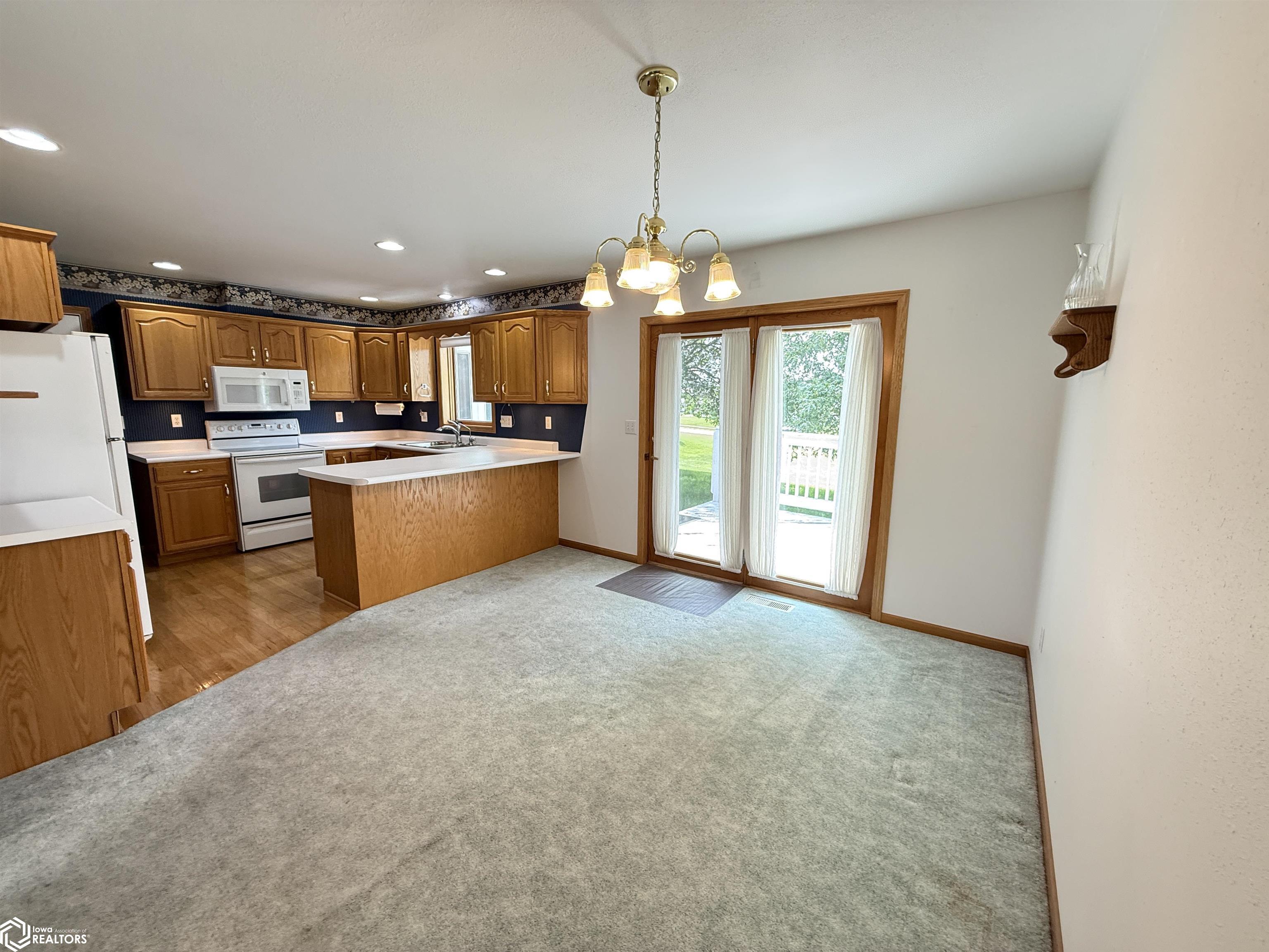703 S Adams Court, Mount Pleasant, Iowa image 4