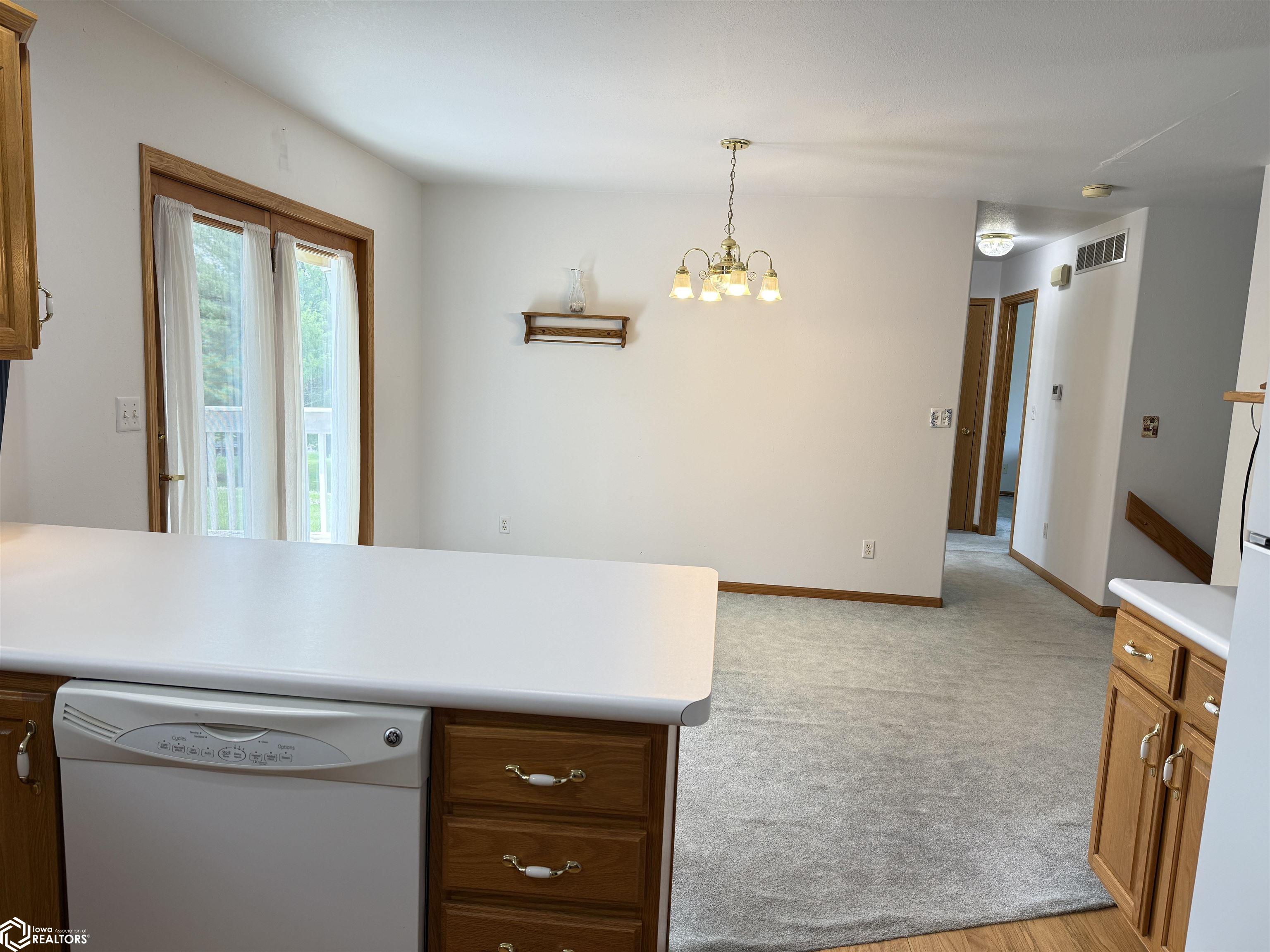 703 S Adams Court, Mount Pleasant, Iowa image 9