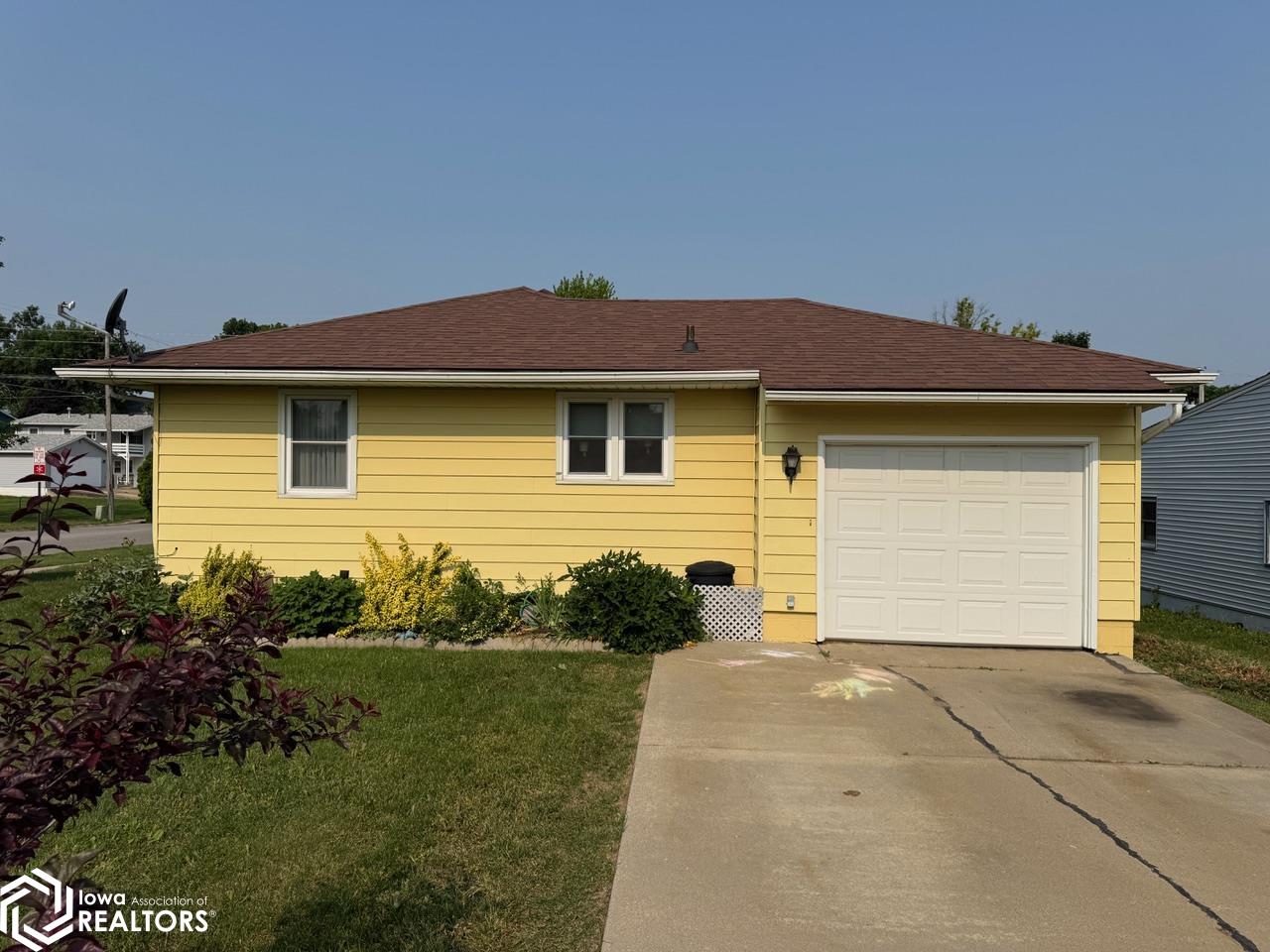 501 W Olive Street, Marshalltown, Iowa image 2