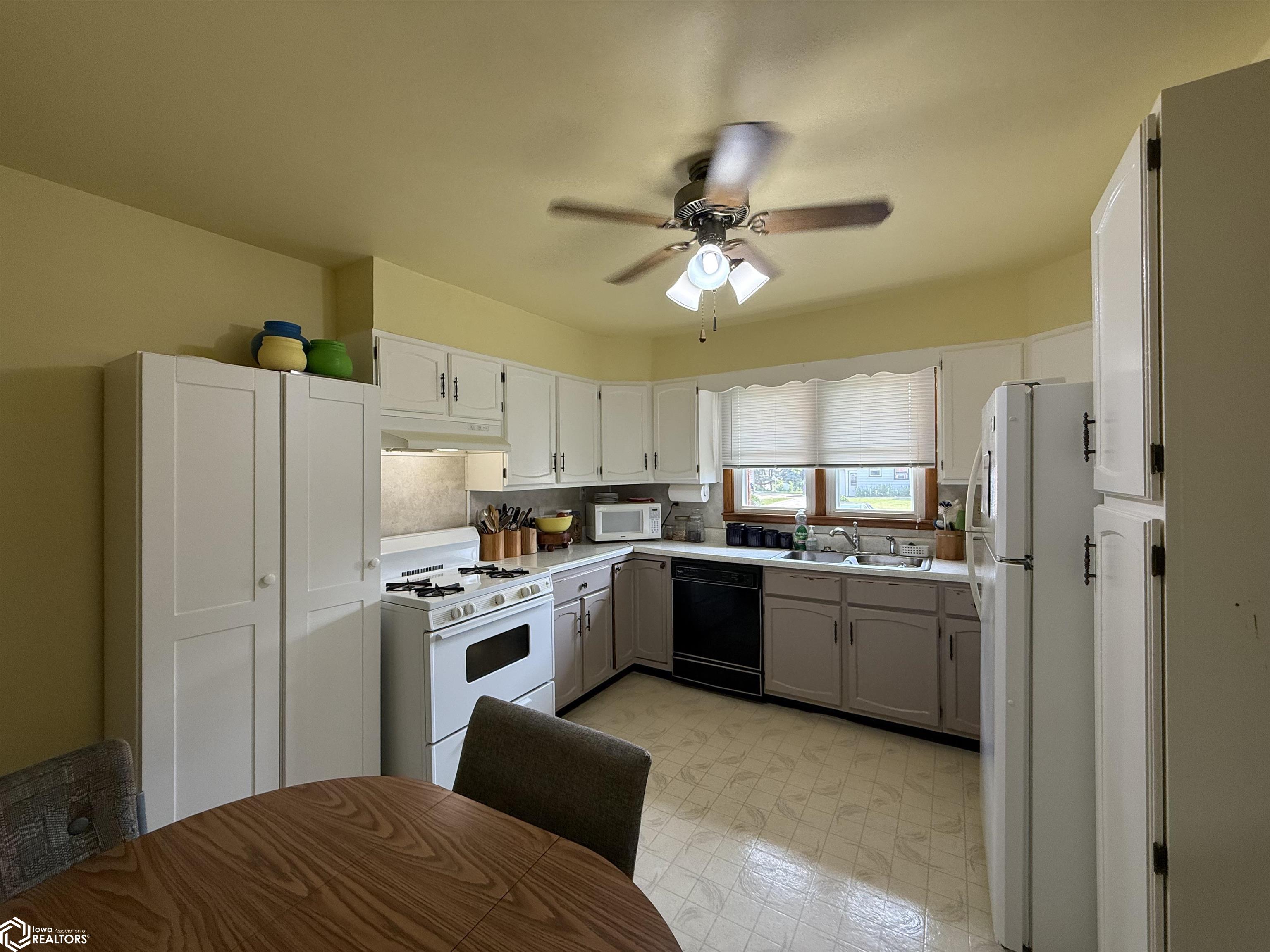 501 W Olive Street, Marshalltown, Iowa image 17