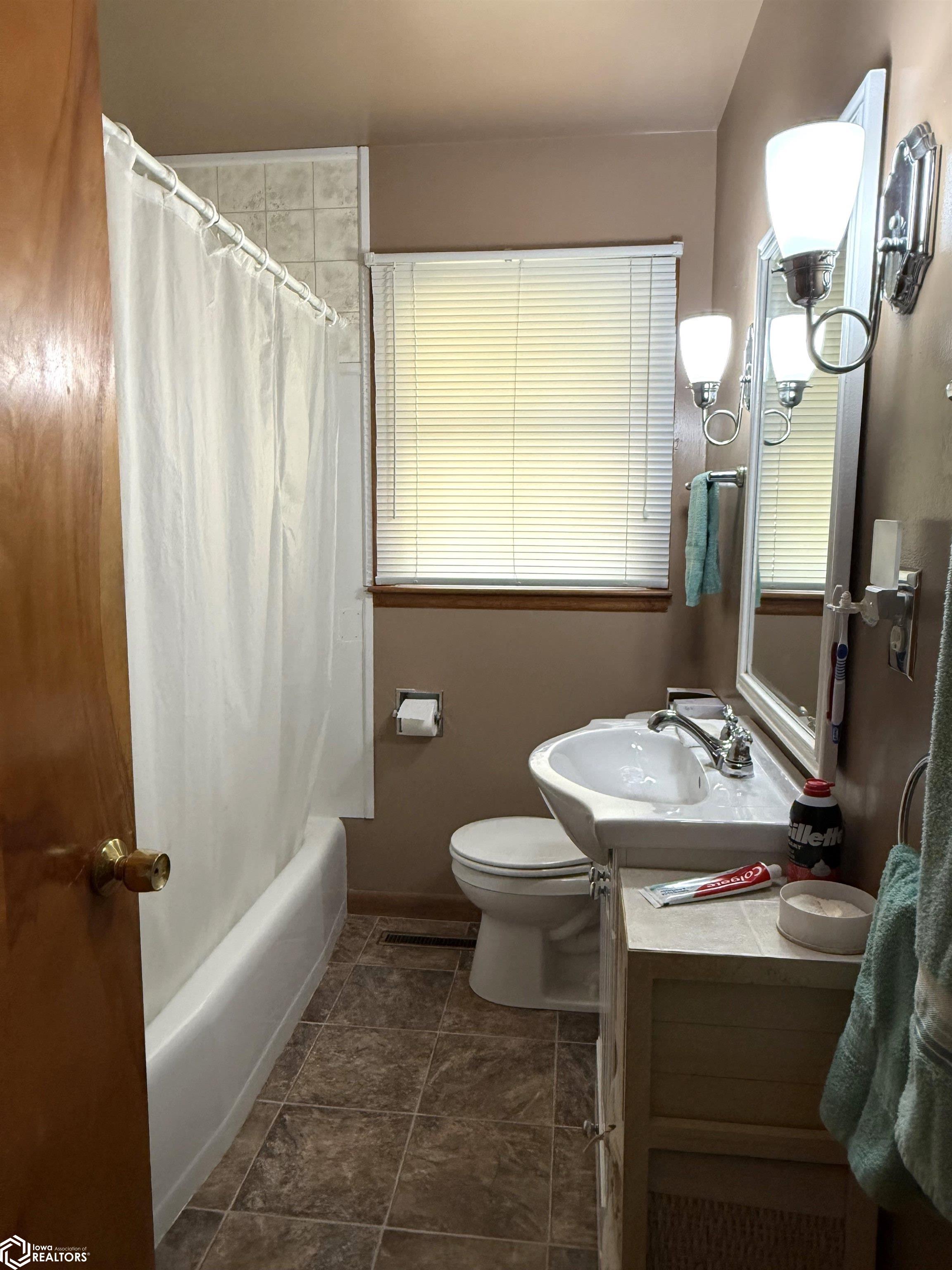 501 W Olive Street, Marshalltown, Iowa image 18
