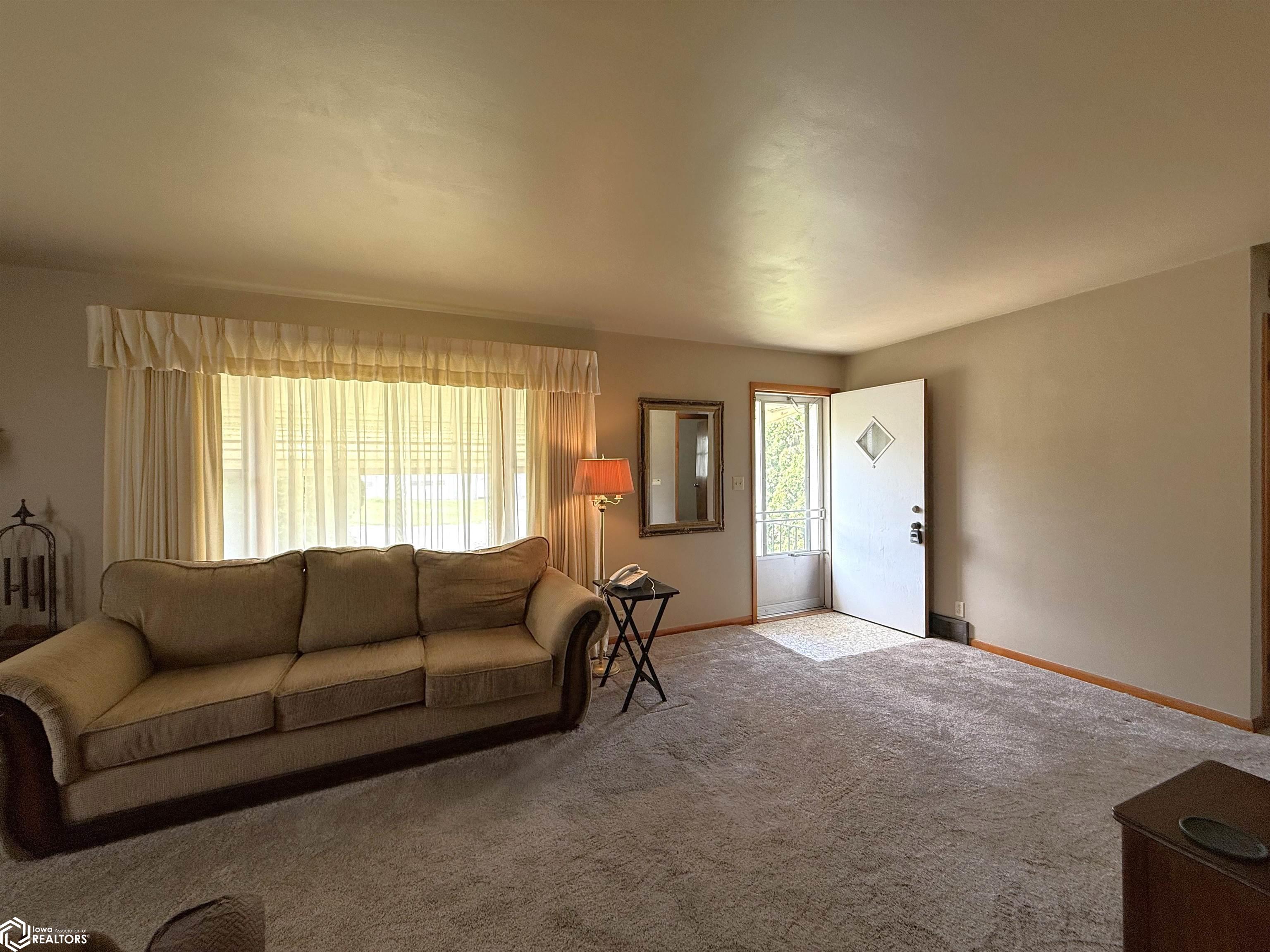 501 W Olive Street, Marshalltown, Iowa image 9
