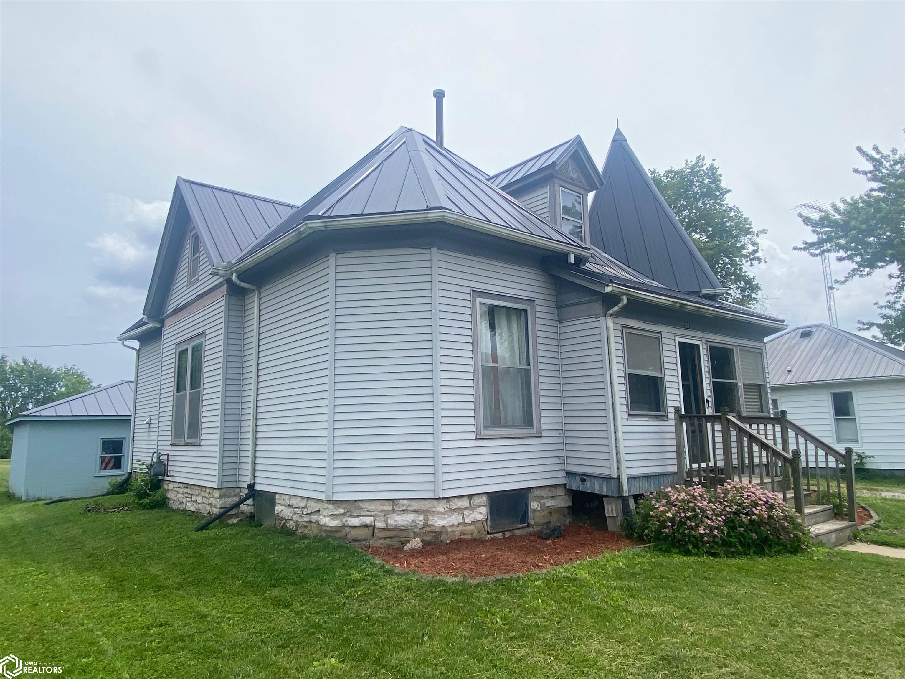 201 N Main Street, Libertyville, Iowa image 2