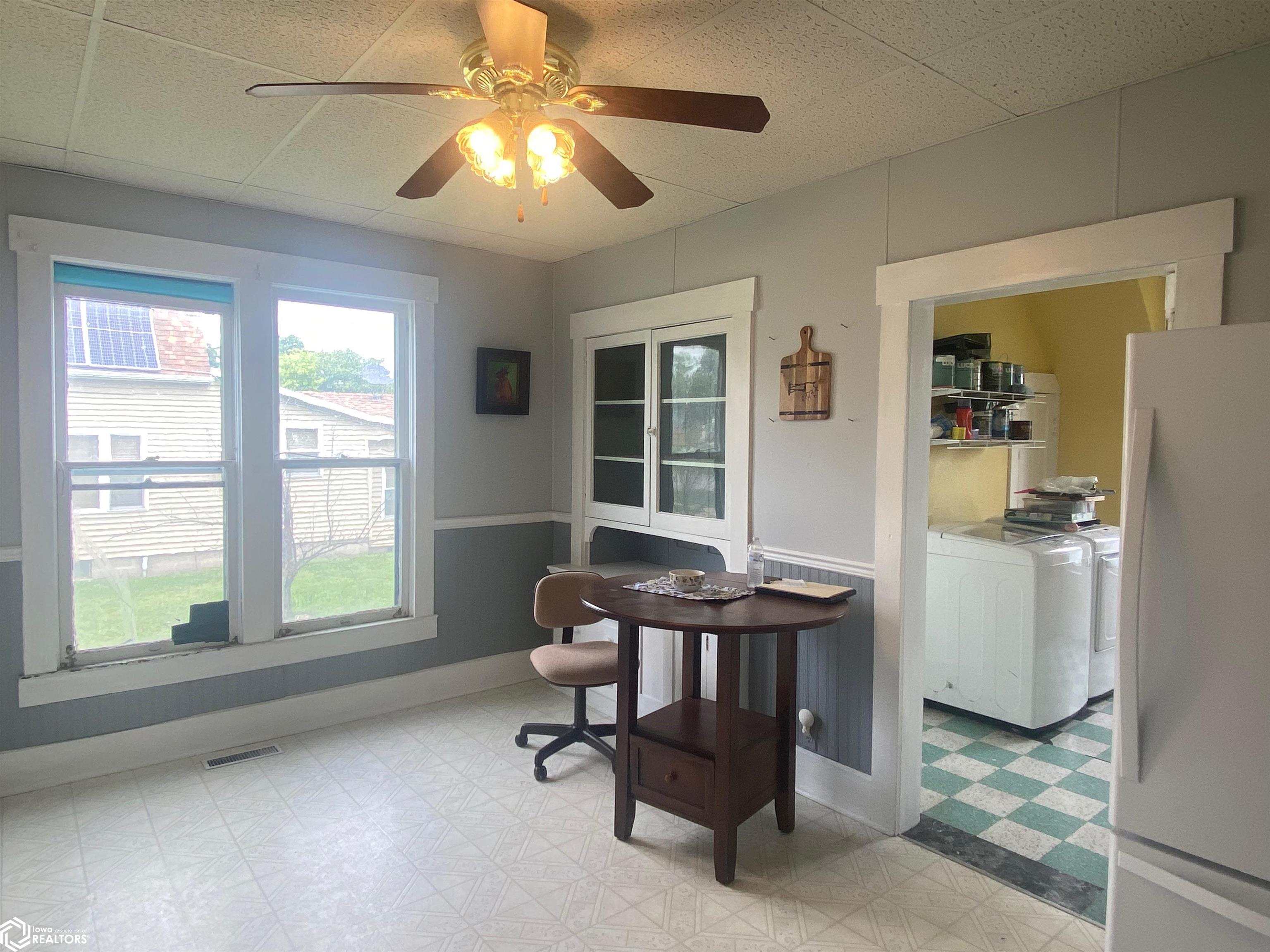 201 N Main Street, Libertyville, Iowa image 12