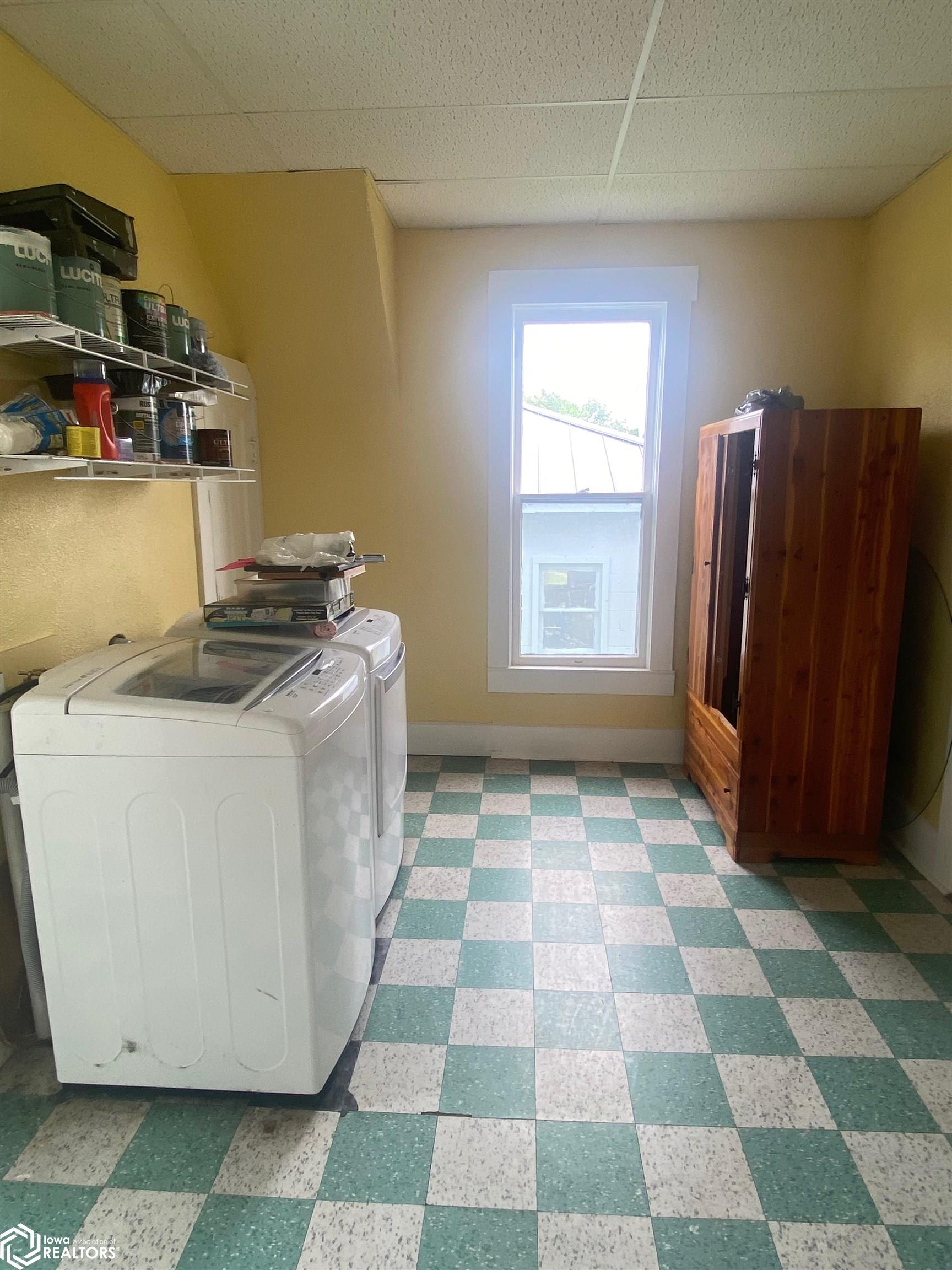 201 N Main Street, Libertyville, Iowa image 13