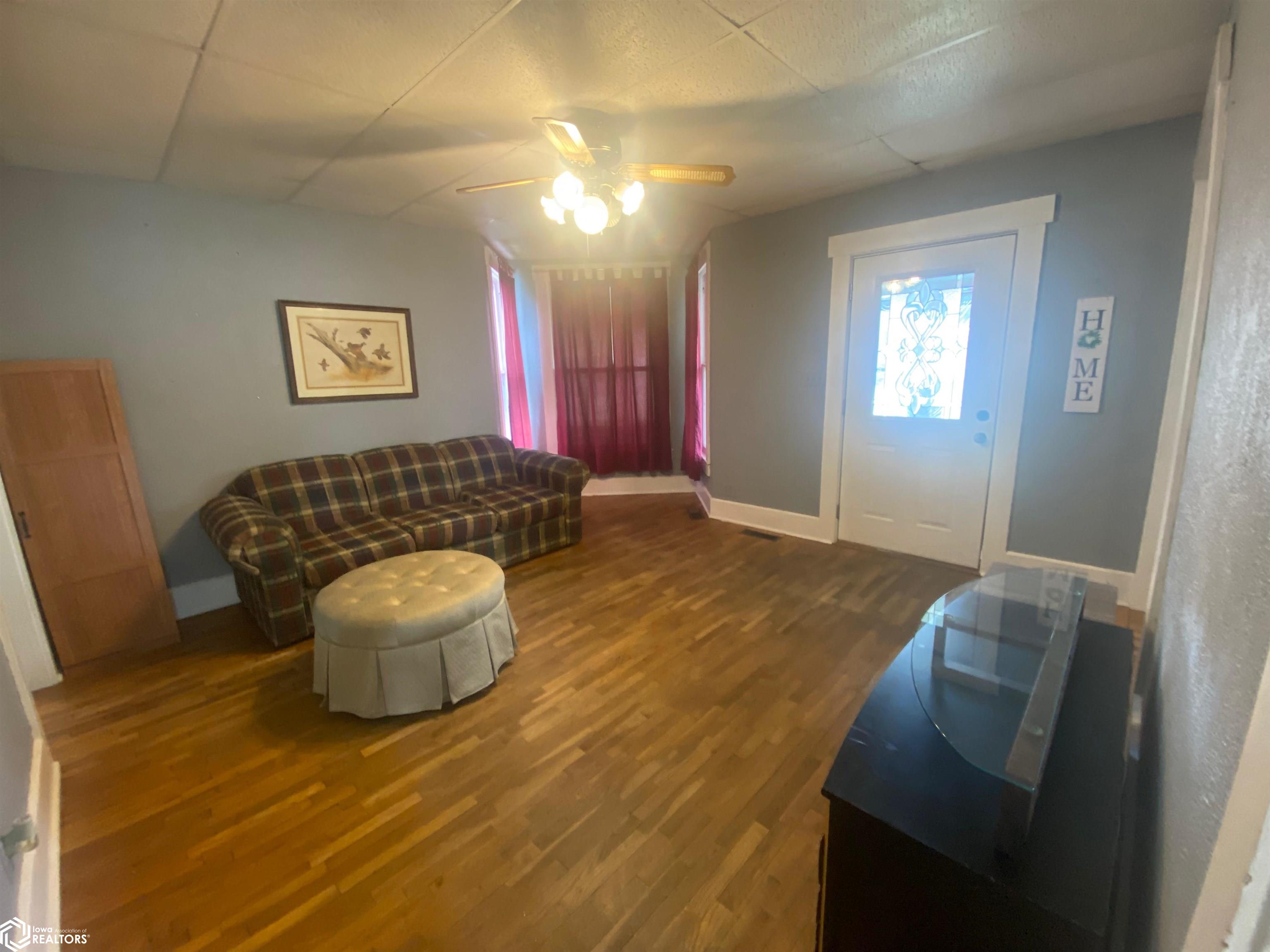201 N Main Street, Libertyville, Iowa image 6