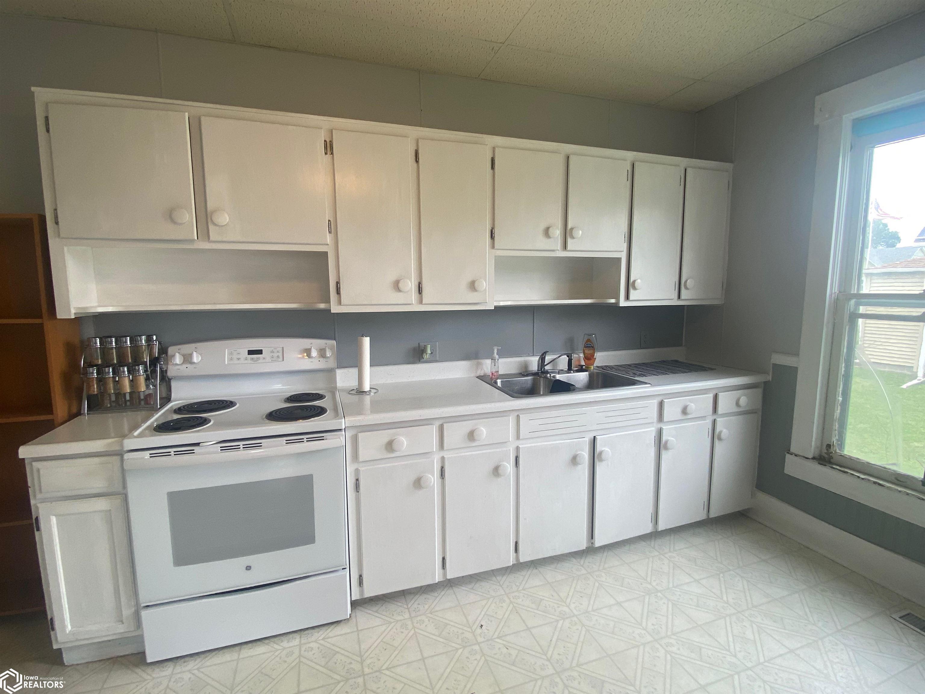 201 N Main Street, Libertyville, Iowa image 9