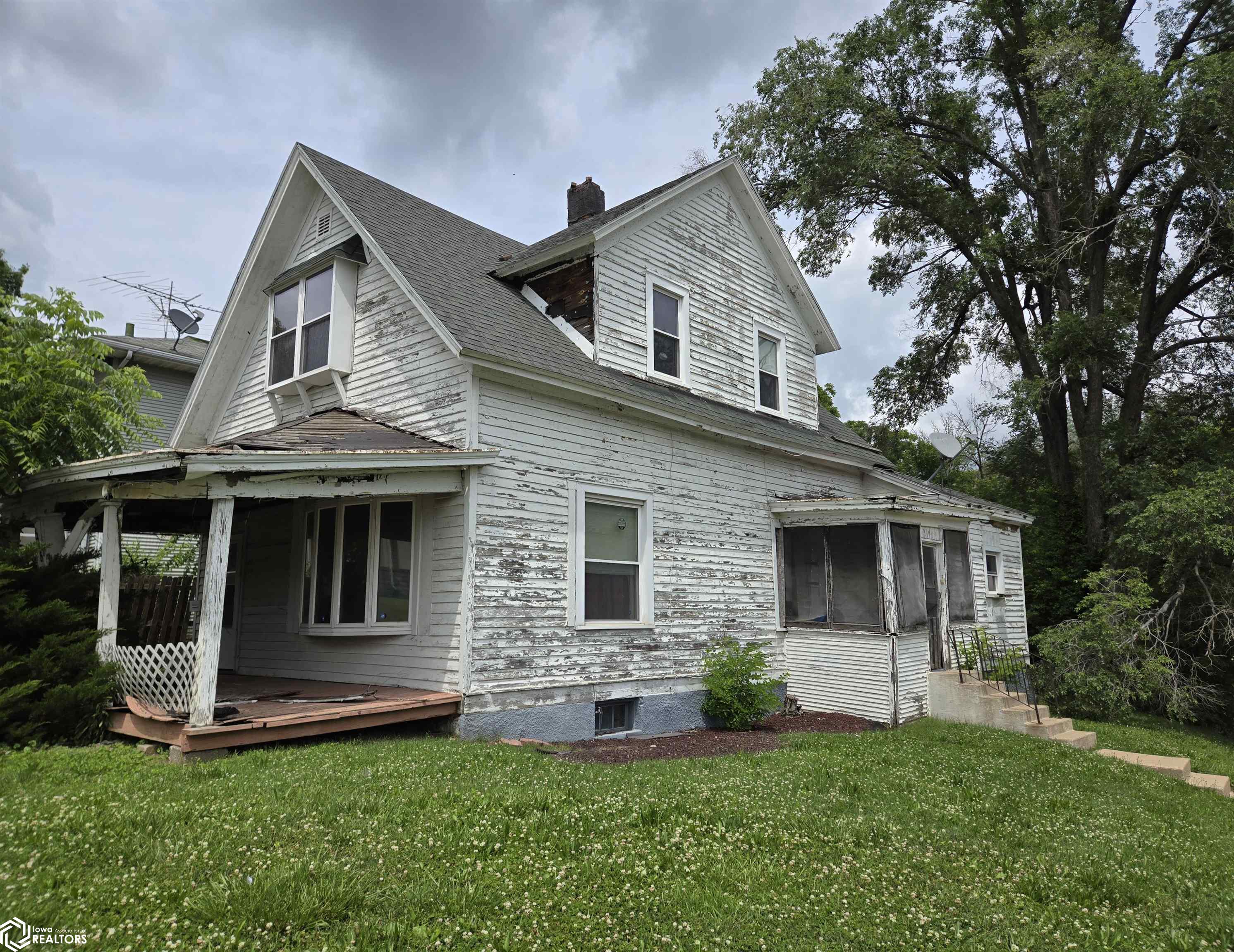 548 S 9th Street, Burlington, Iowa image 1