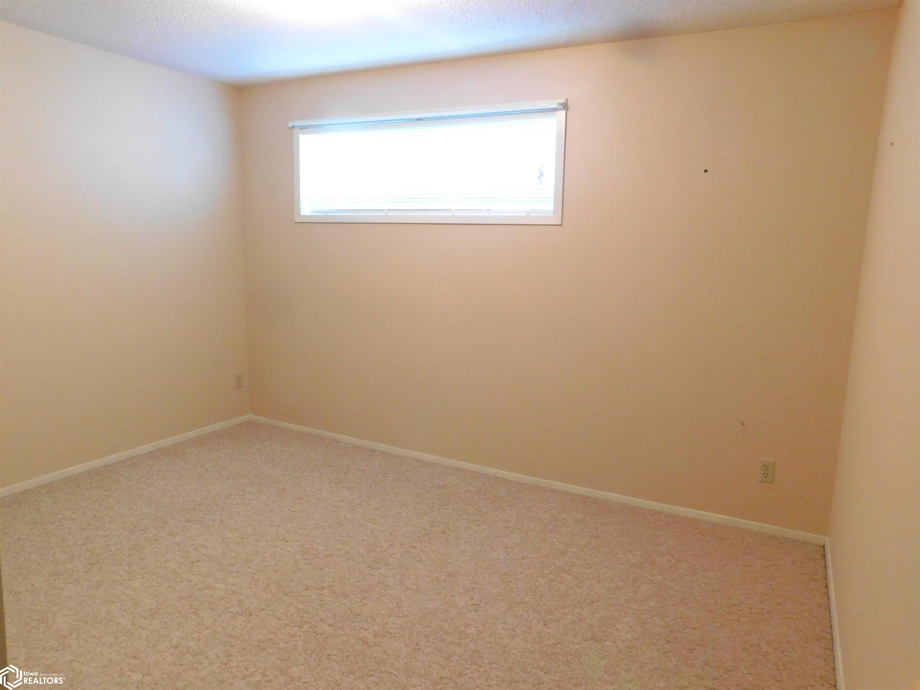 1402 Idlewood Drive, Denison, Iowa image 17