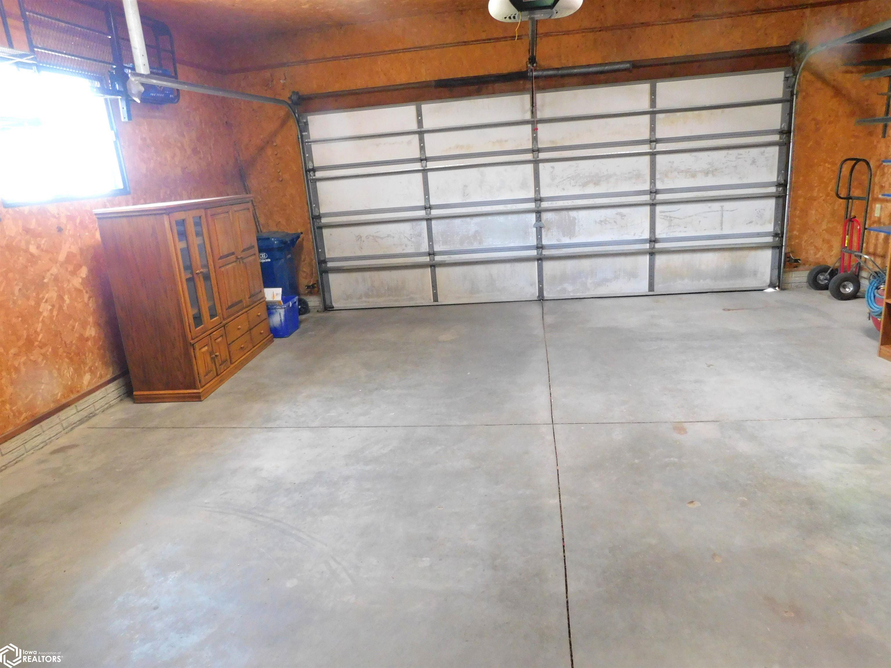 1402 Idlewood Drive, Denison, Iowa image 23