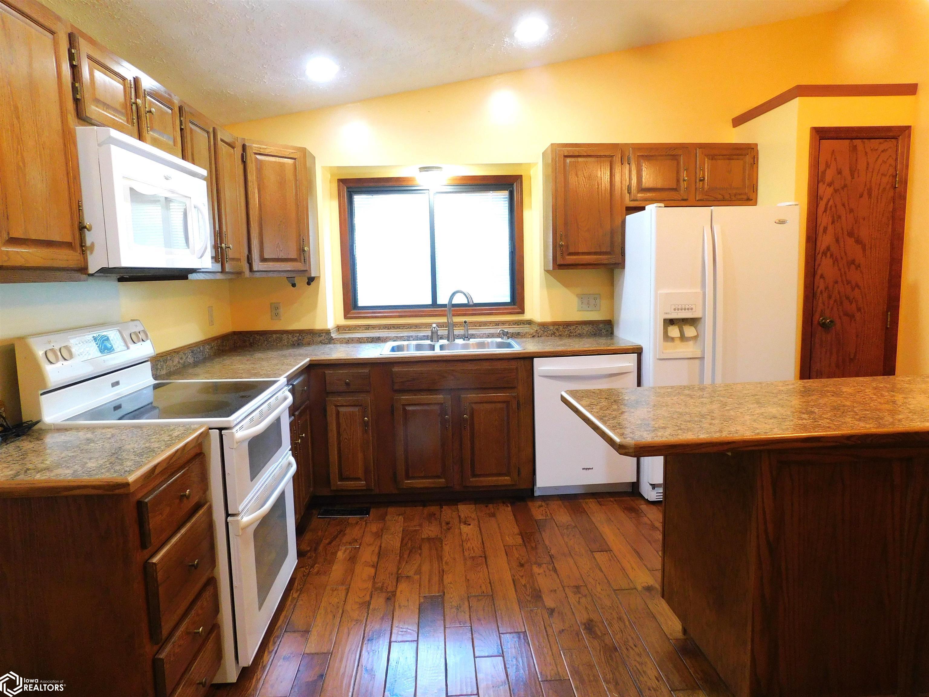 1402 Idlewood Drive, Denison, Iowa image 4