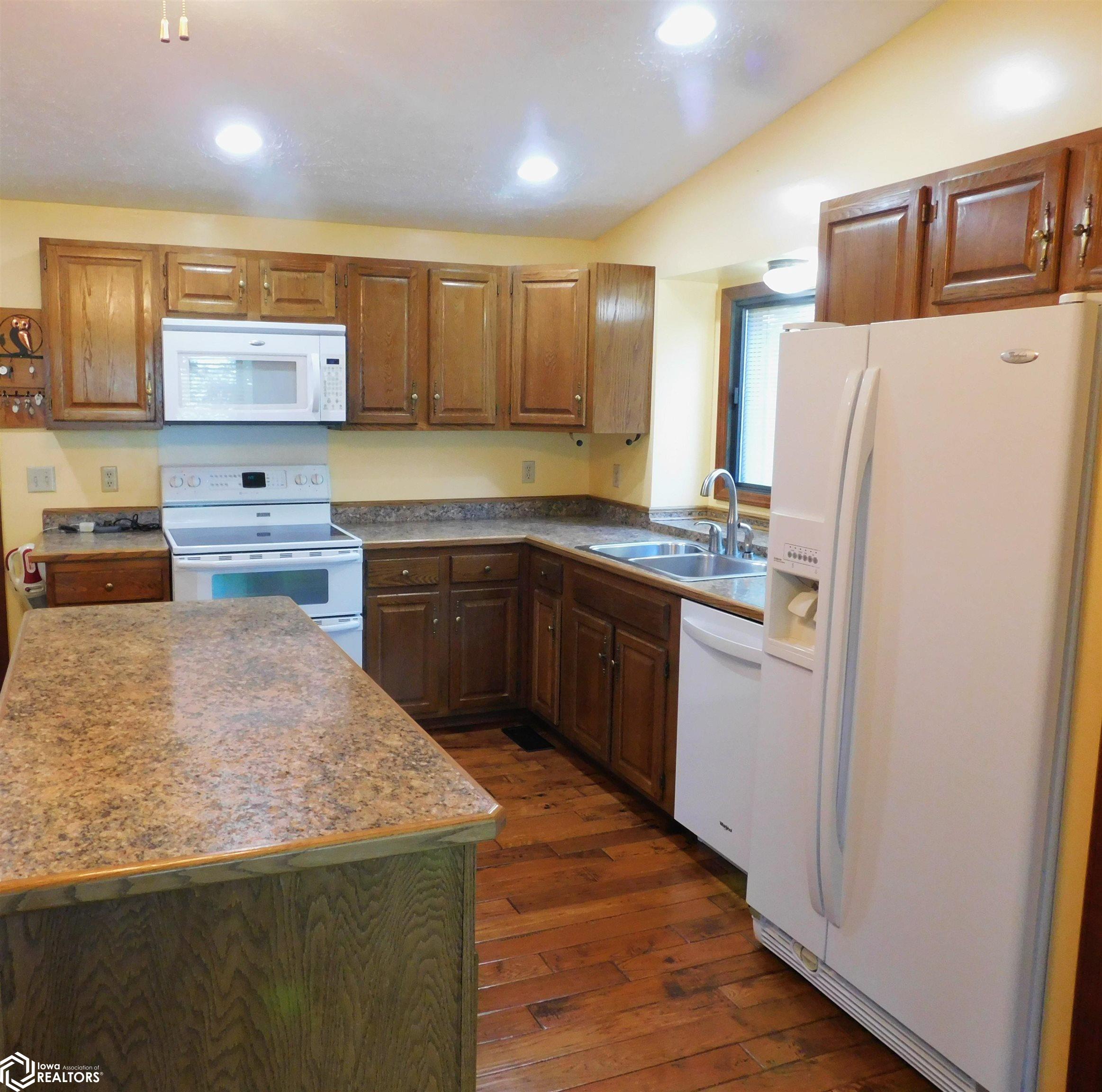 1402 Idlewood Drive, Denison, Iowa image 5