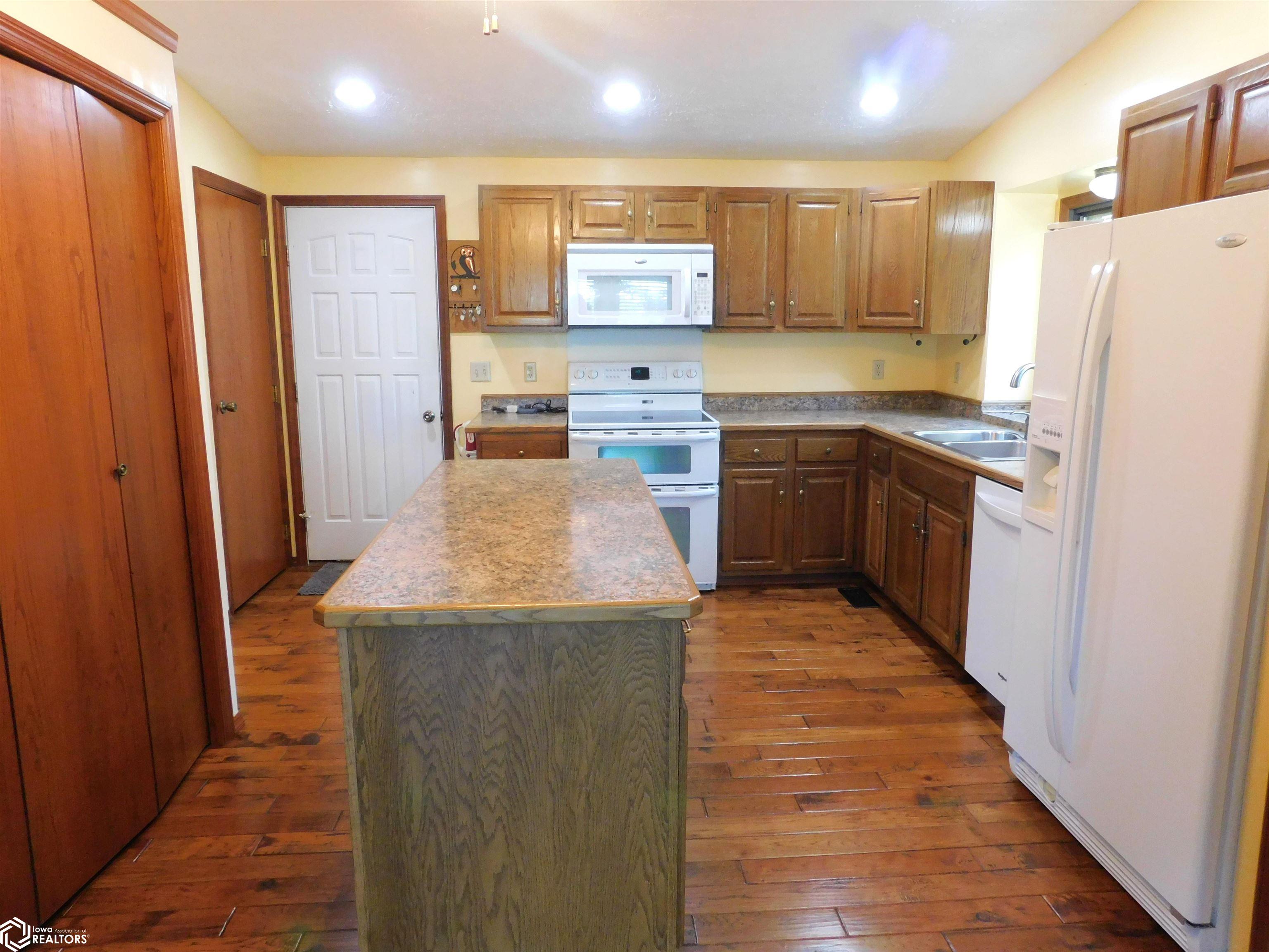 1402 Idlewood Drive, Denison, Iowa image 6