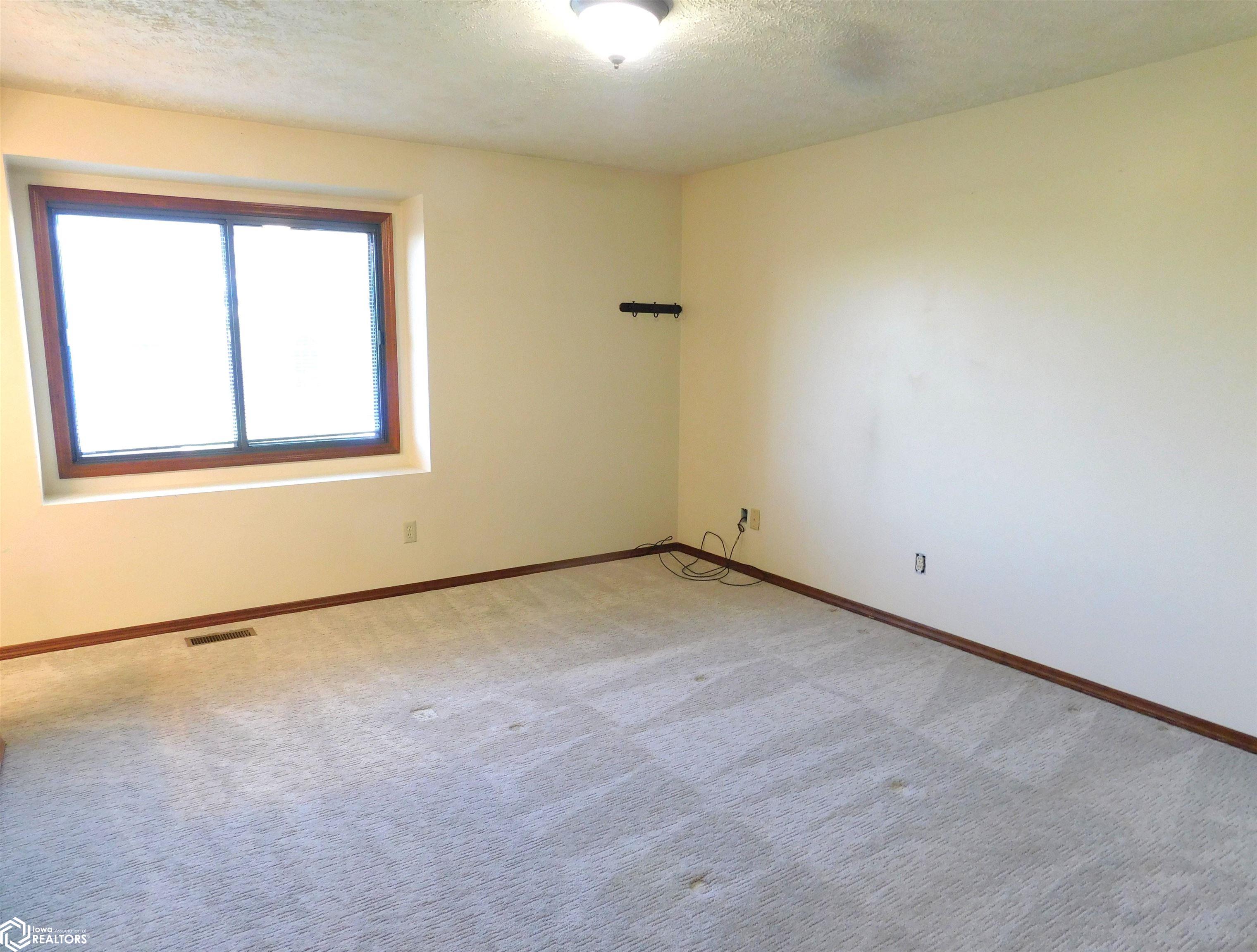 1402 Idlewood Drive, Denison, Iowa image 9