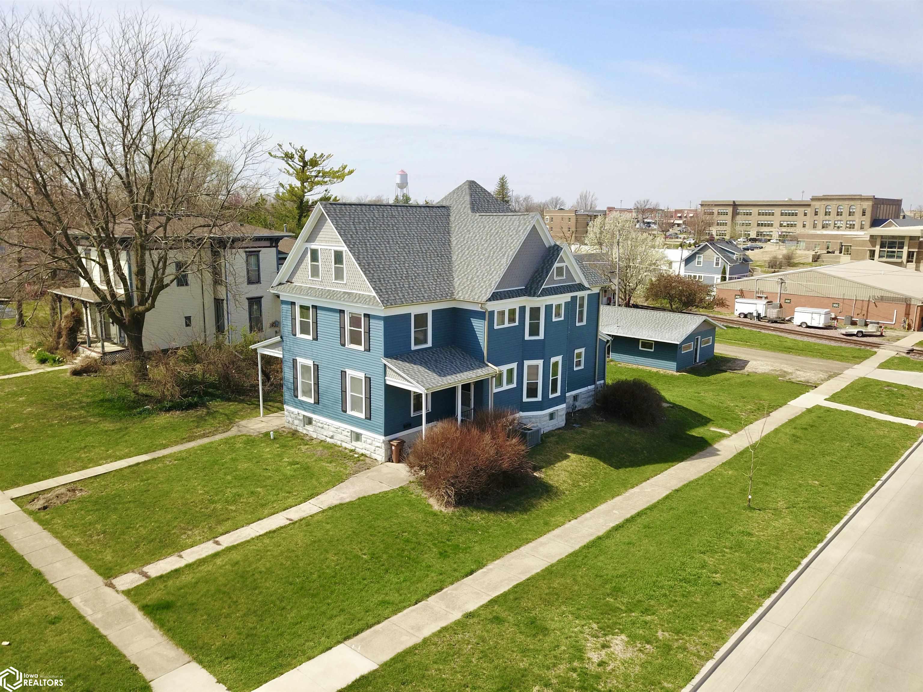 931 High Street, Grinnell, Iowa image 1