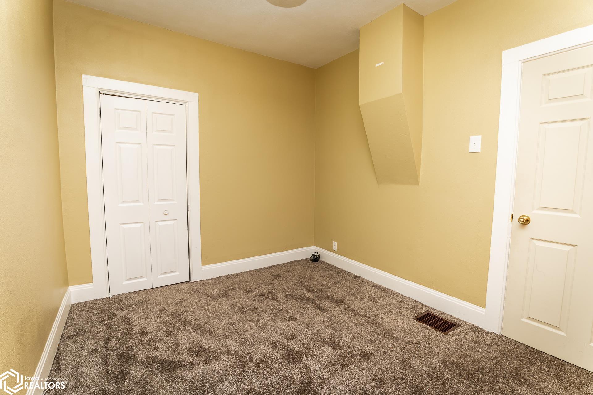 7 W North Street, Marshalltown, Iowa image 6
