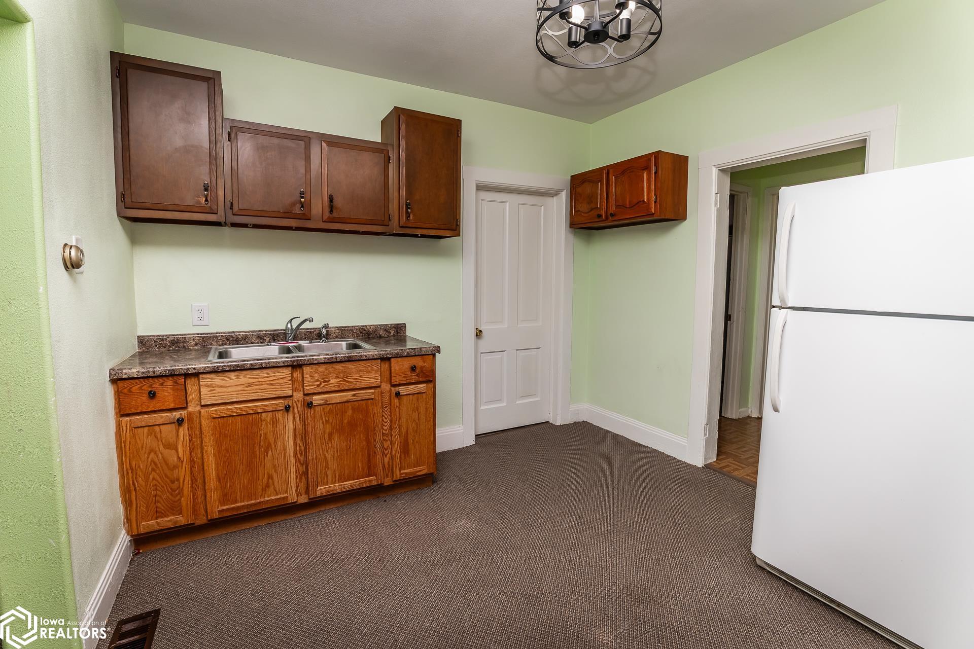 7 W North Street, Marshalltown, Iowa image 8