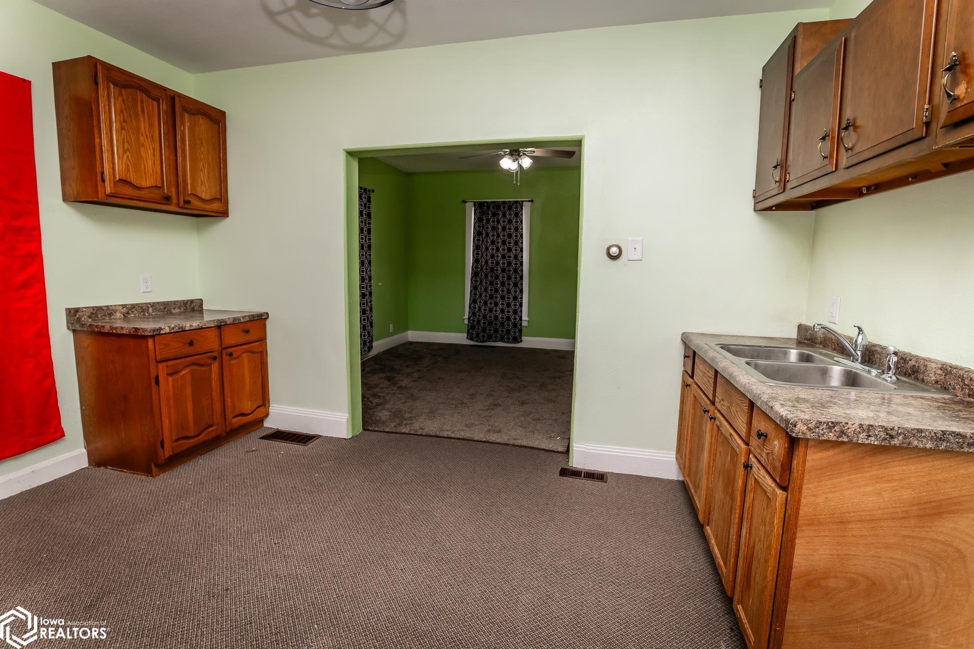 7 W North Street, Marshalltown, Iowa image 9