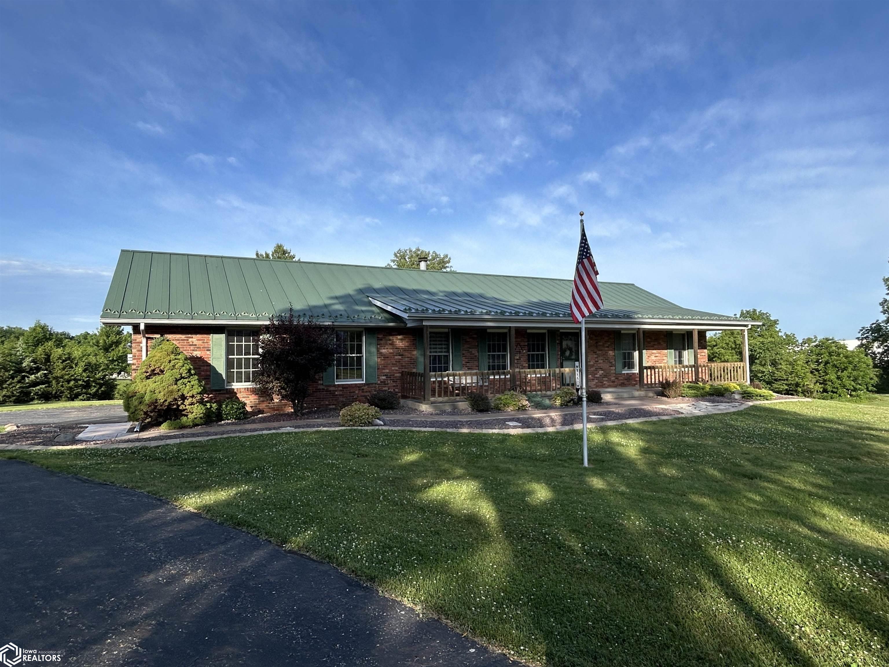 94 4th Street, West Point, Iowa image 1