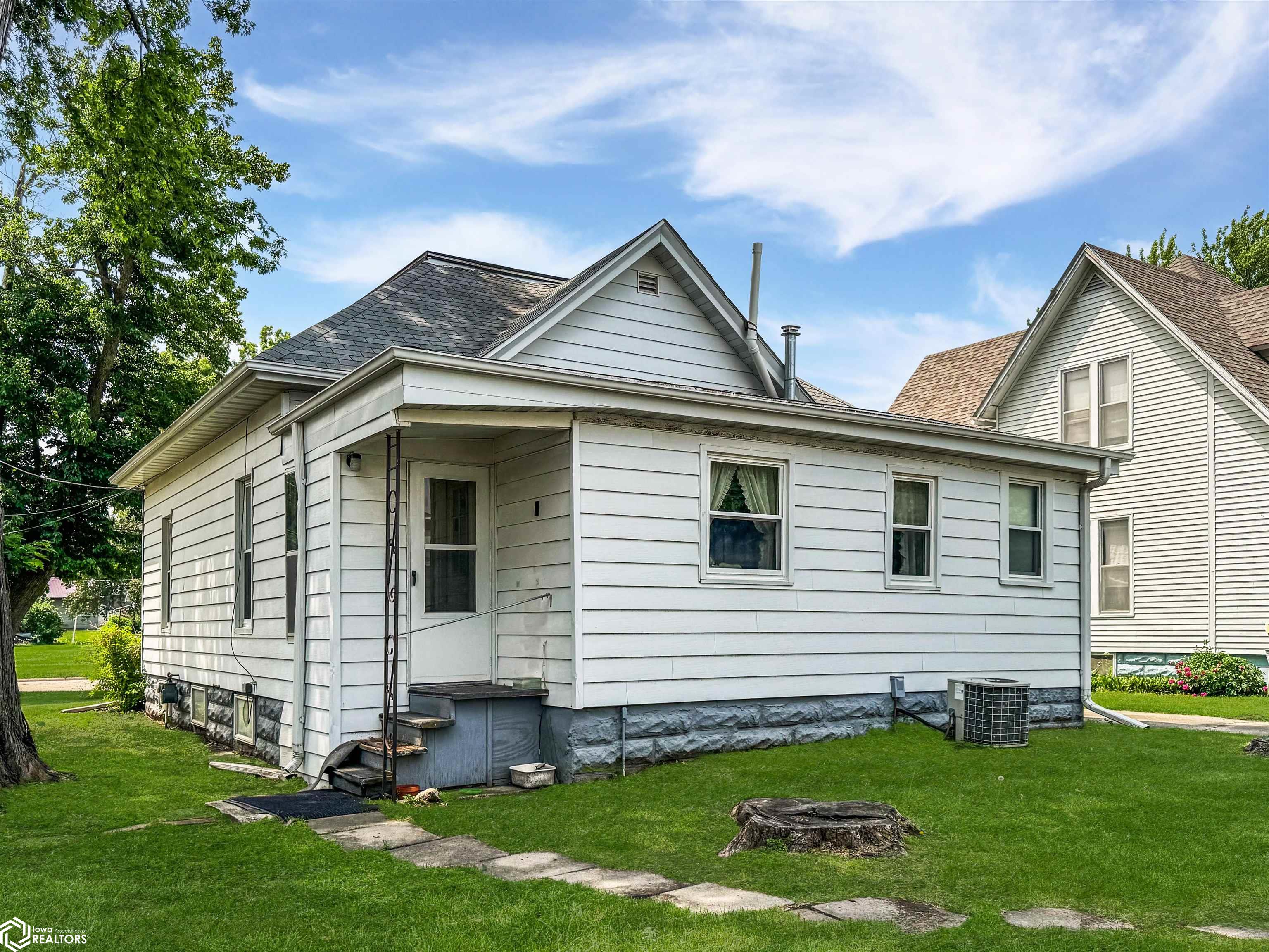 604 Woodlawn Avenue, Traer, Iowa image 2